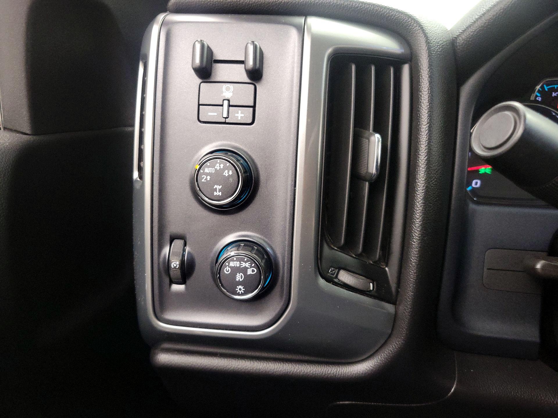 Thumbnail: 2016 Chevrolet Silverado 1500 - 13