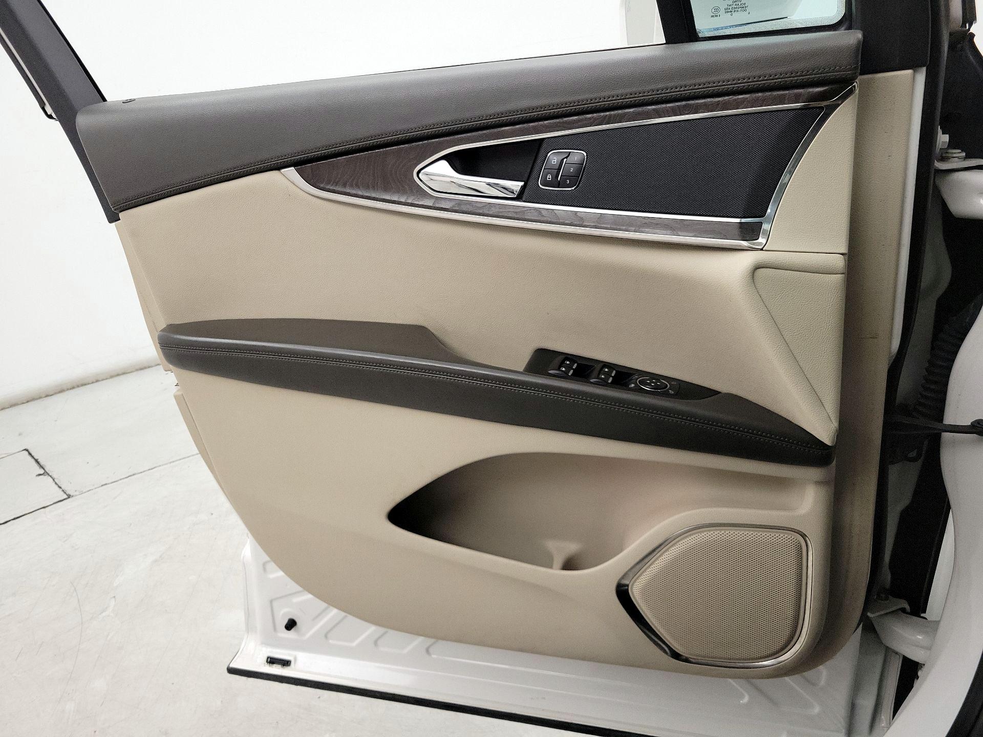 Thumbnail: 2016 Lincoln MKX - 12