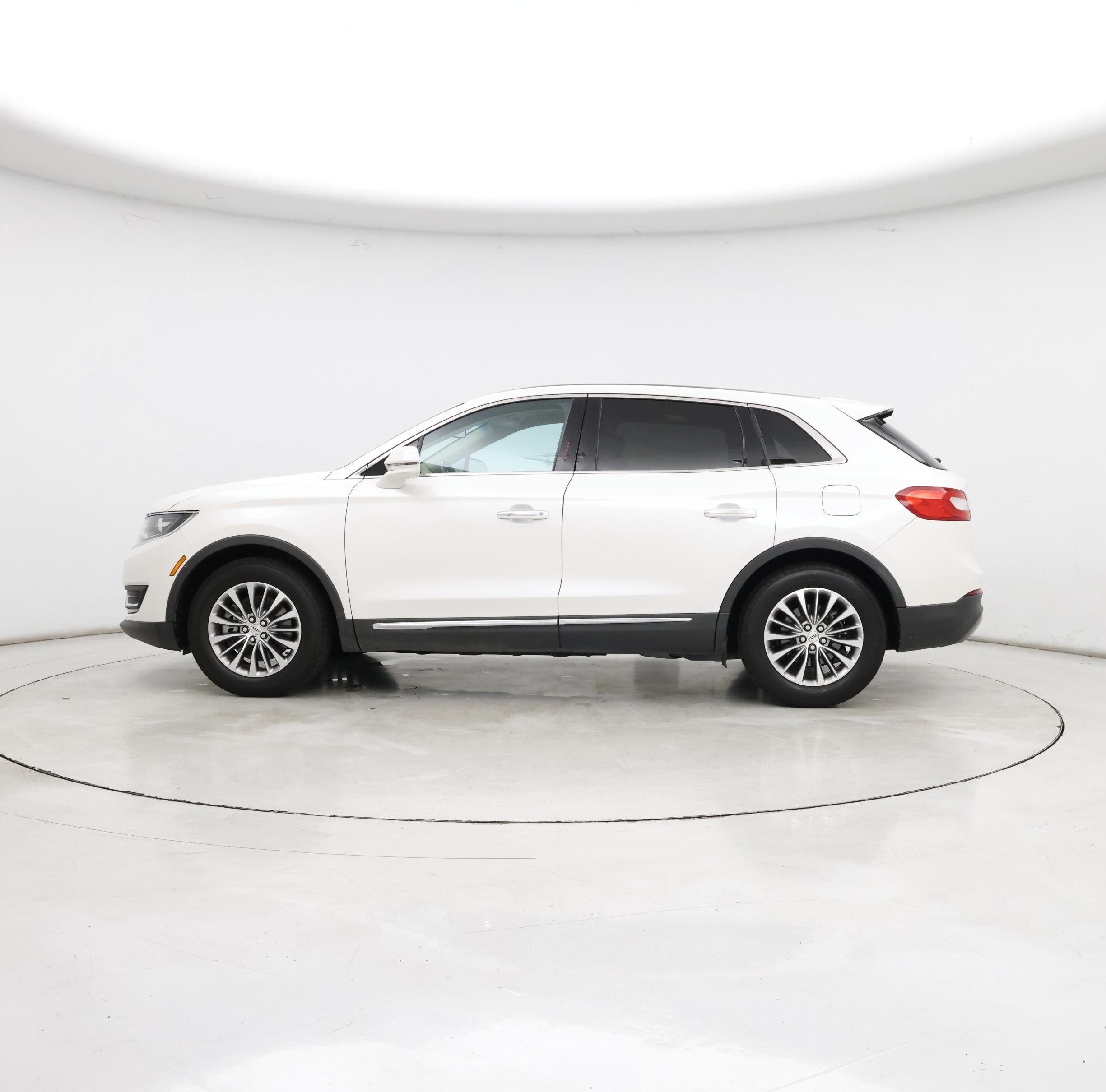 Thumbnail: 2016 Lincoln MKX - 3