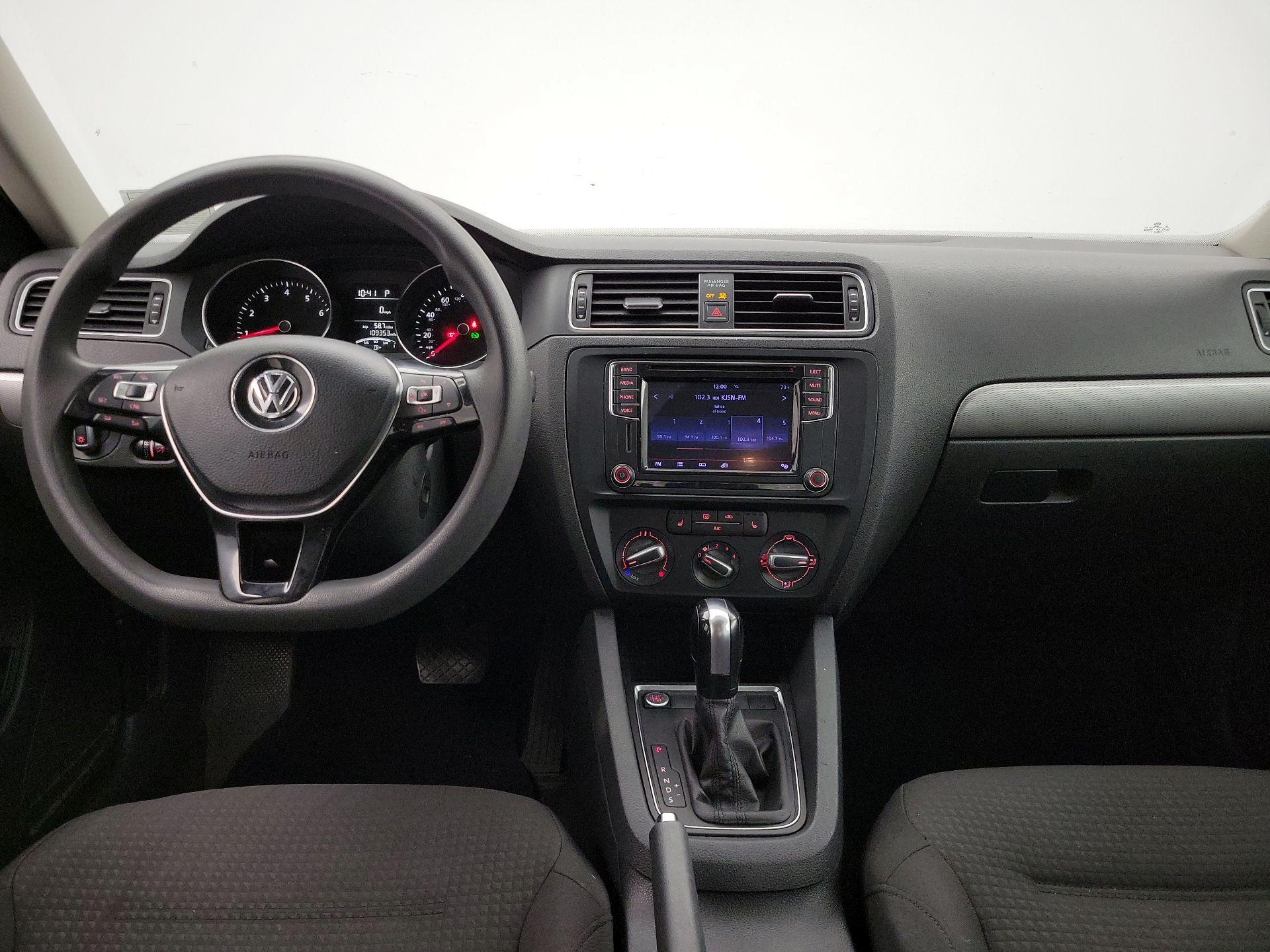 Thumbnail: 2016 Volkswagen Jetta - 9