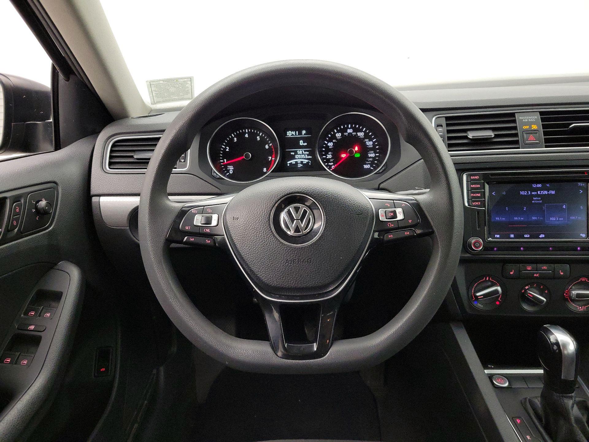 Thumbnail: 2016 Volkswagen Jetta - 10