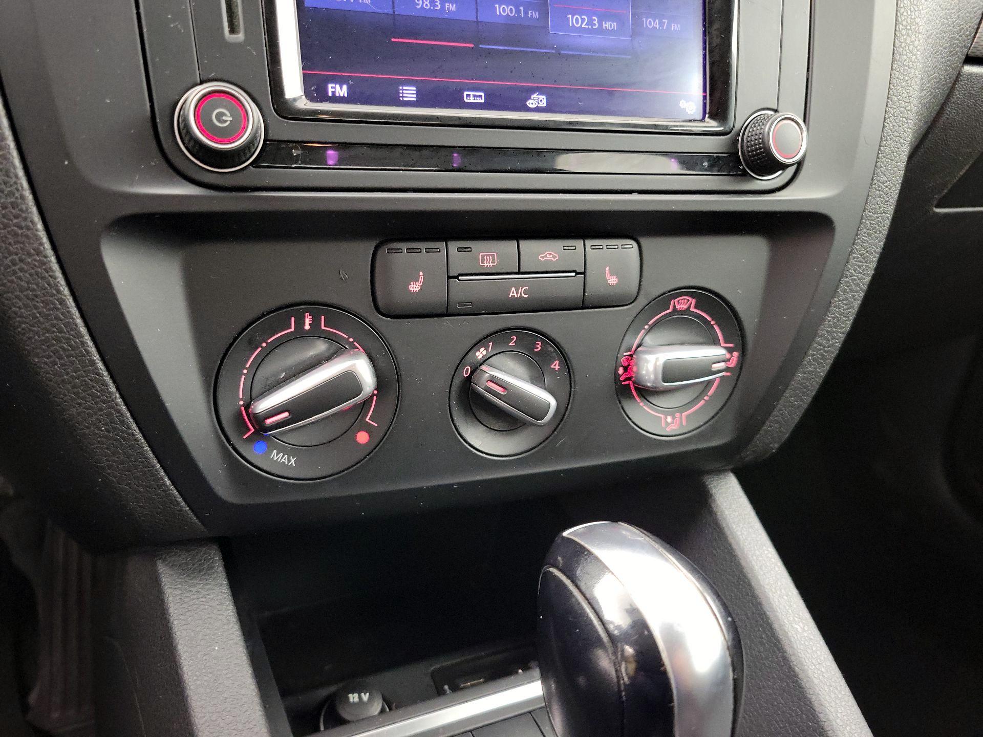 Thumbnail: 2016 Volkswagen Jetta - 16