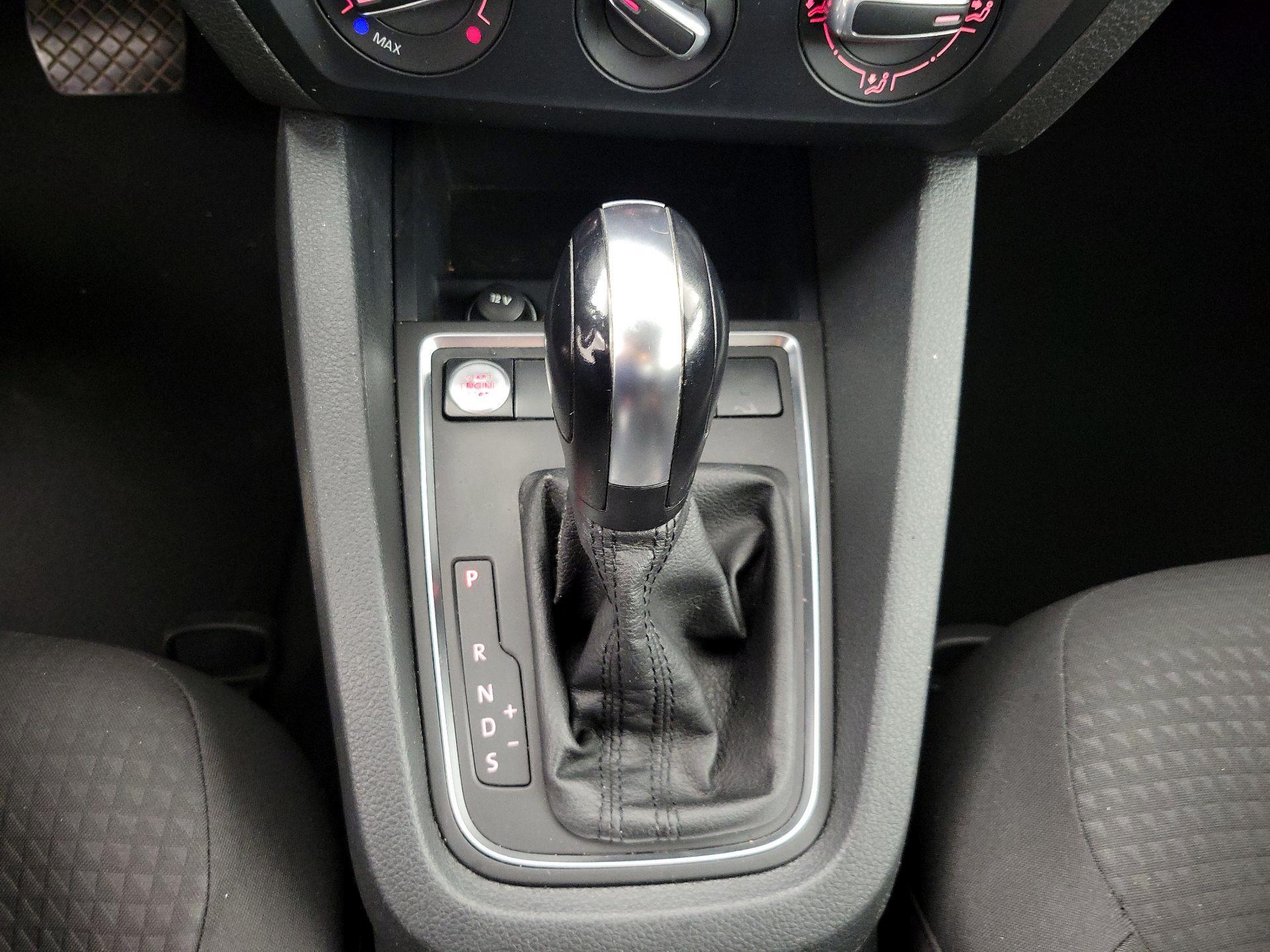Thumbnail: 2016 Volkswagen Jetta - 17