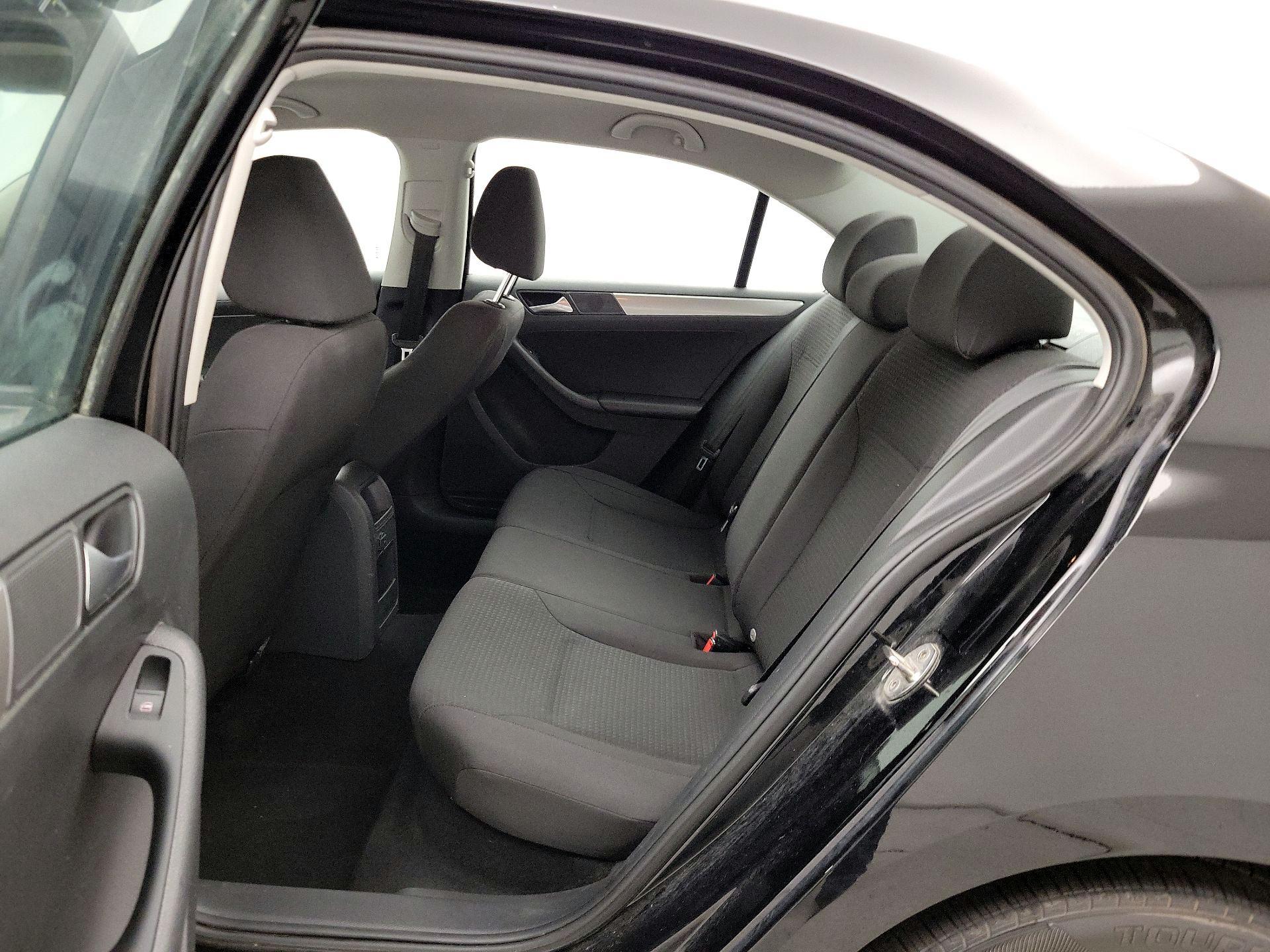 Thumbnail: 2016 Volkswagen Jetta - 19