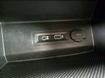 USB/AUX Ports