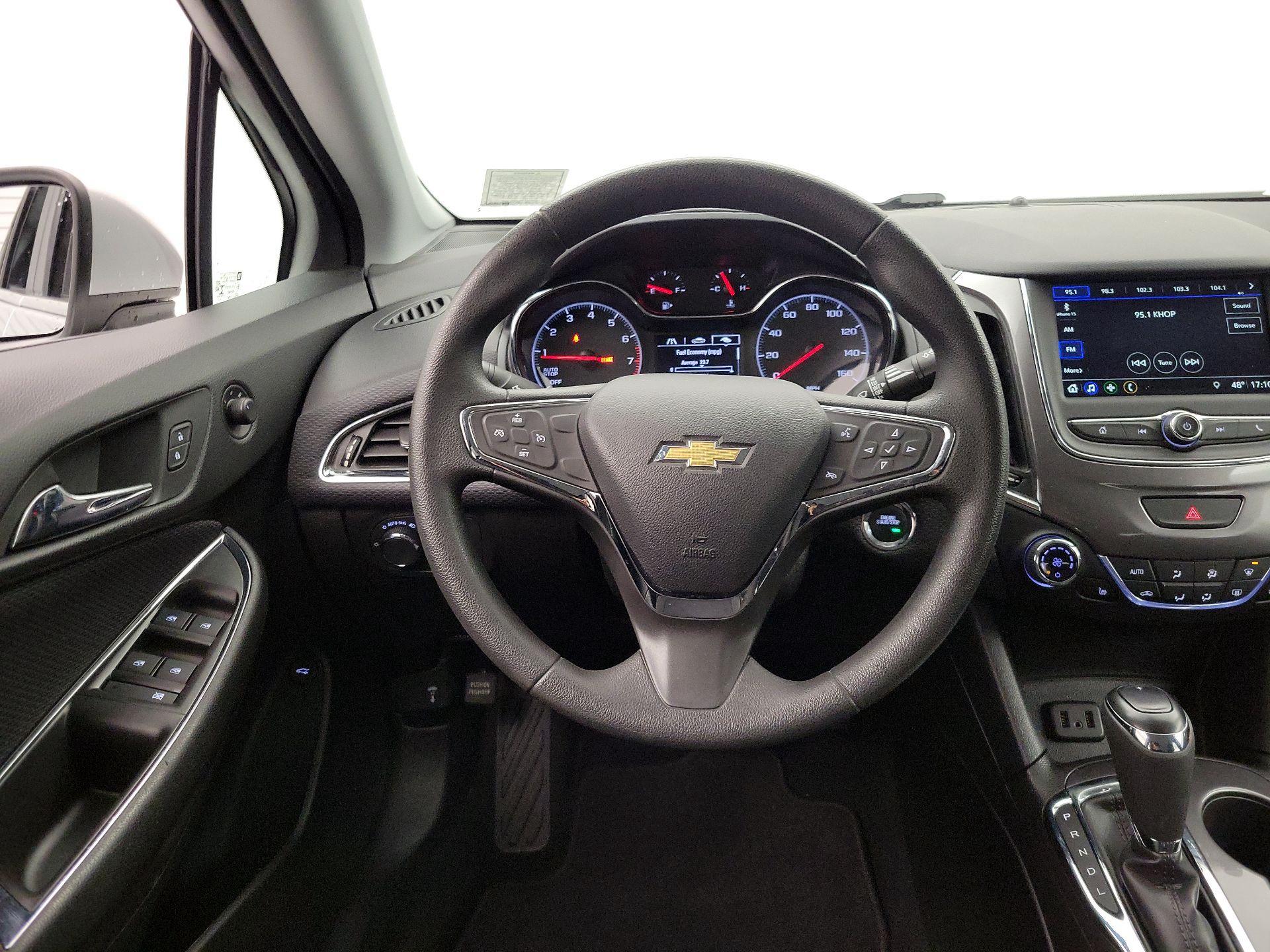 Thumbnail: 2019 Chevrolet Cruze - 10