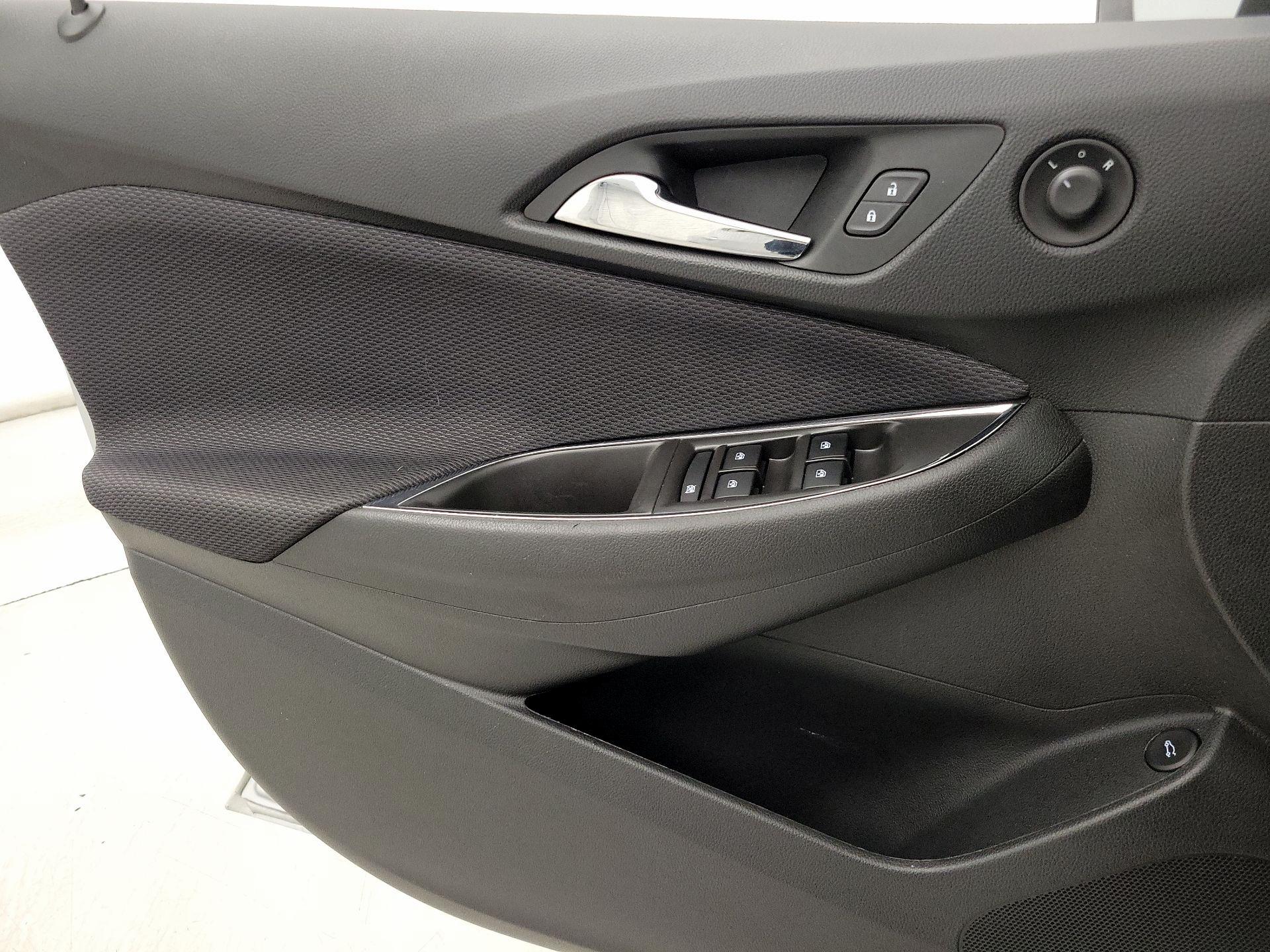 Thumbnail: 2019 Chevrolet Cruze - 12