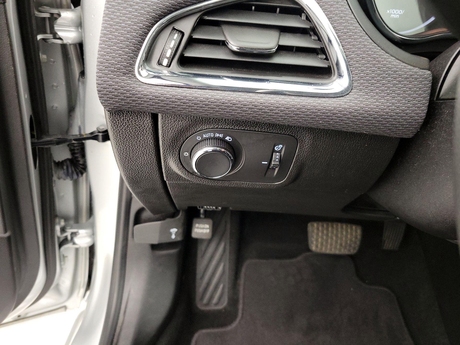 Thumbnail: 2019 Chevrolet Cruze - 13