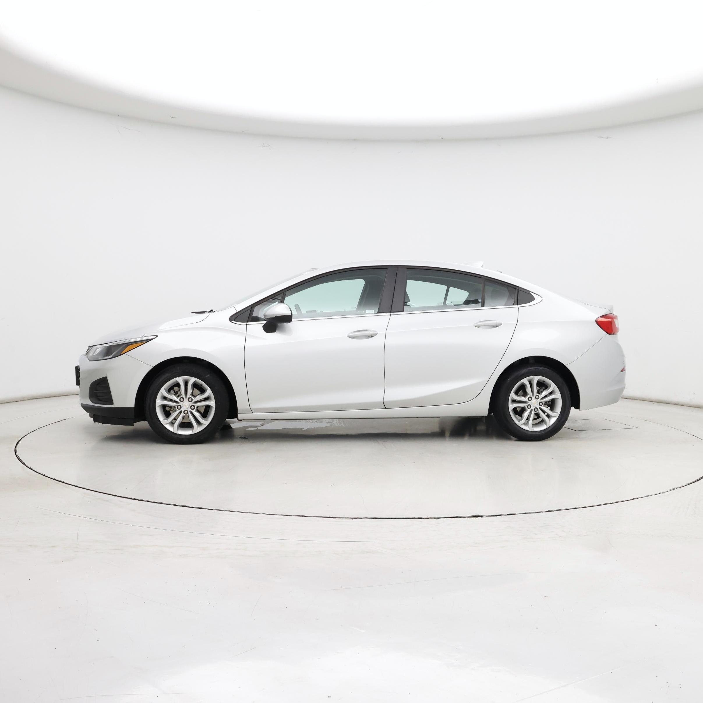 Thumbnail: 2019 Chevrolet Cruze - 3