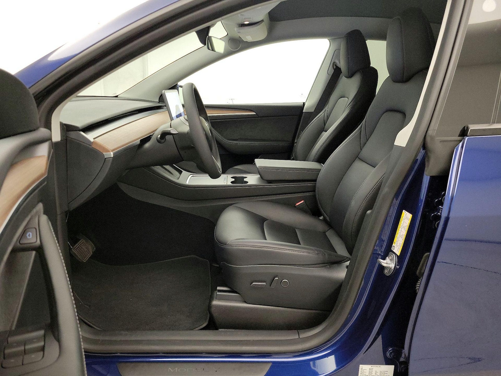 2024 Tesla Model Y Long Range - Photo 12