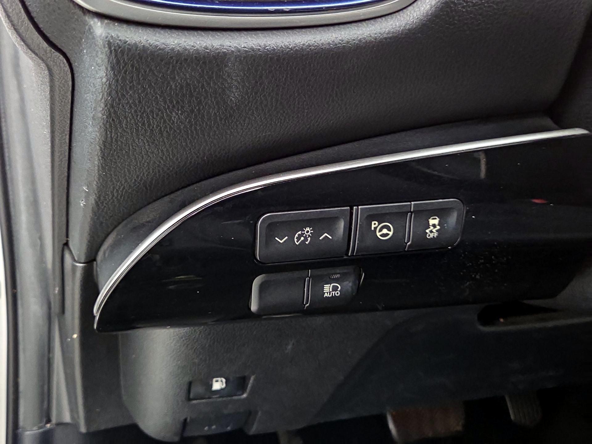 Thumbnail: 2016 Toyota Prius - 13