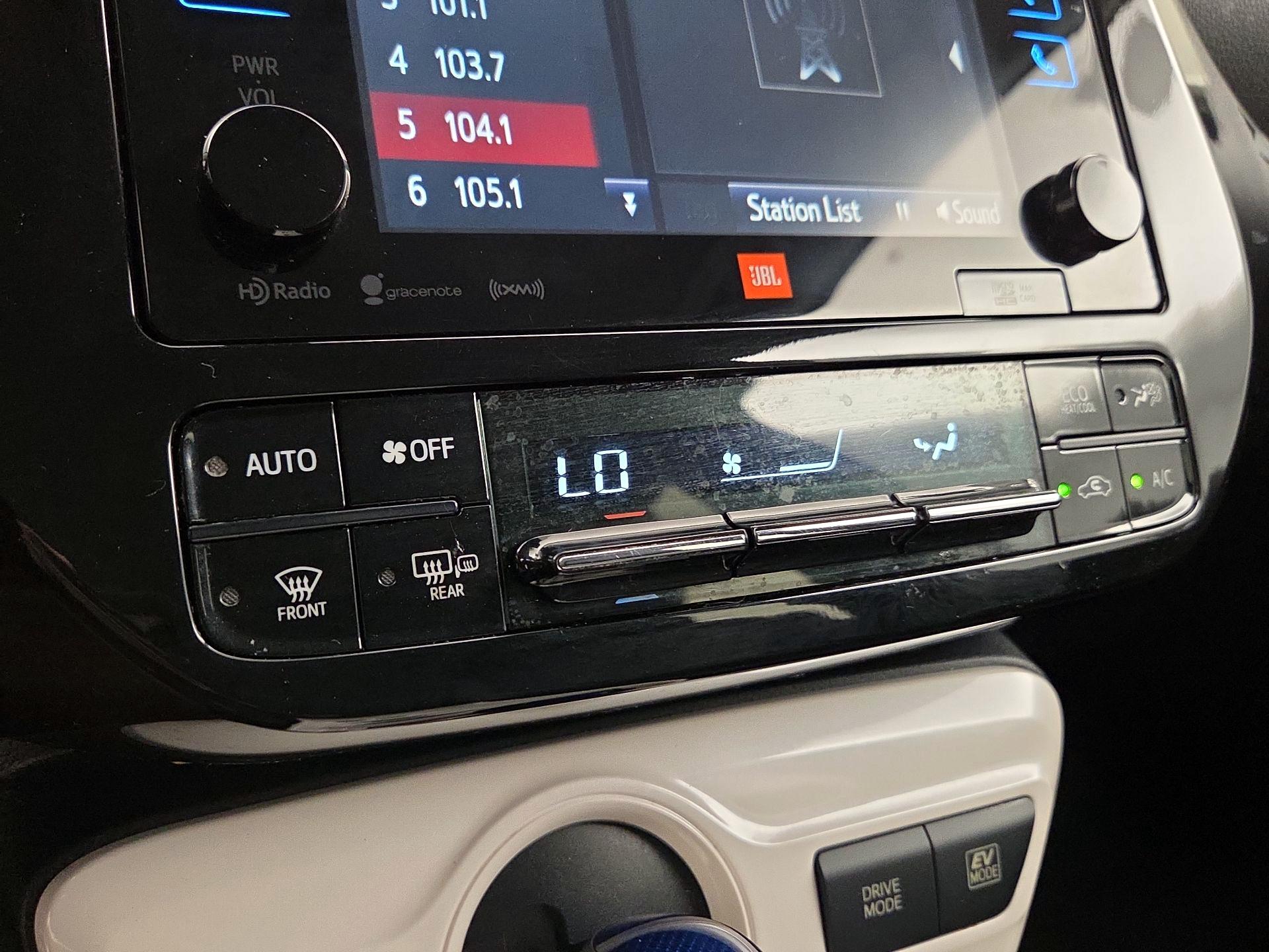 Thumbnail: 2016 Toyota Prius - 16