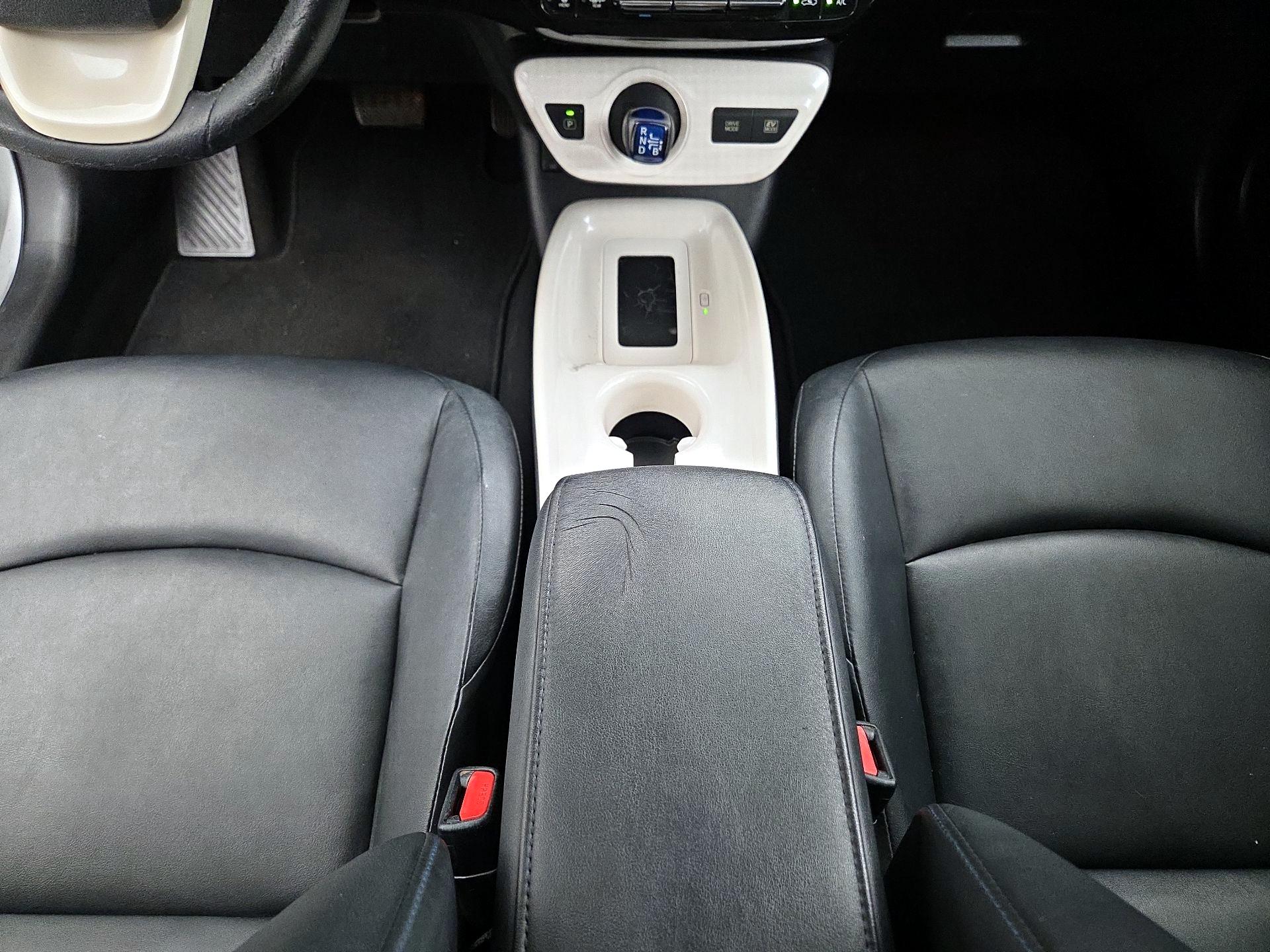 Thumbnail: 2016 Toyota Prius - 17