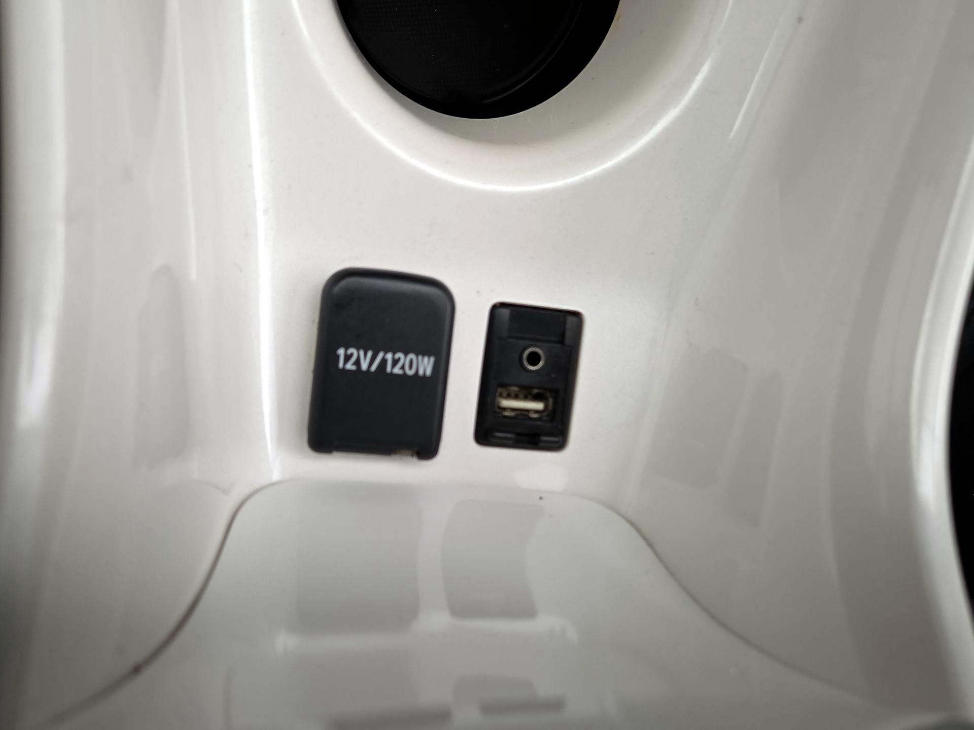 Thumbnail: 2016 Toyota Prius - 18