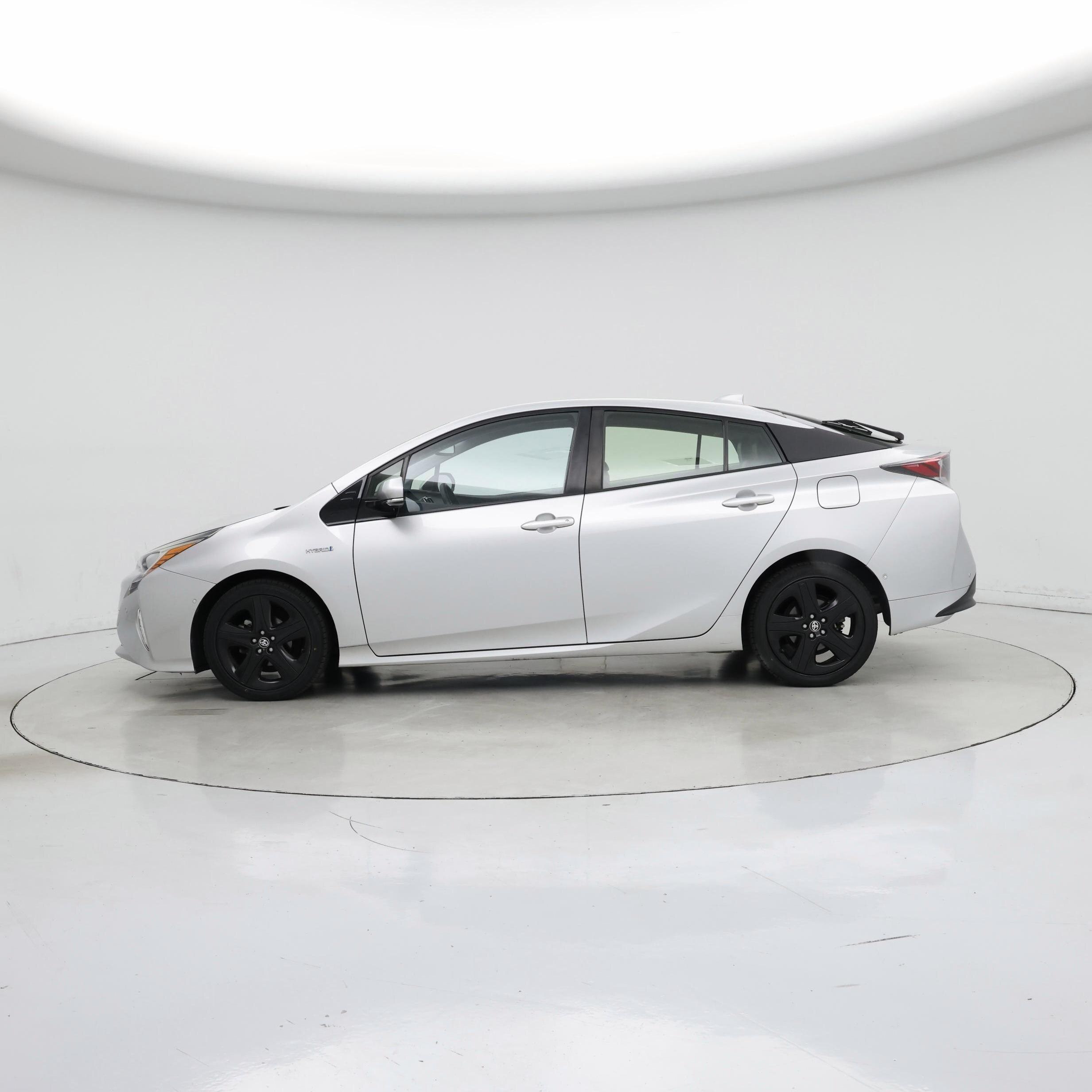 Thumbnail: 2016 Toyota Prius - 3