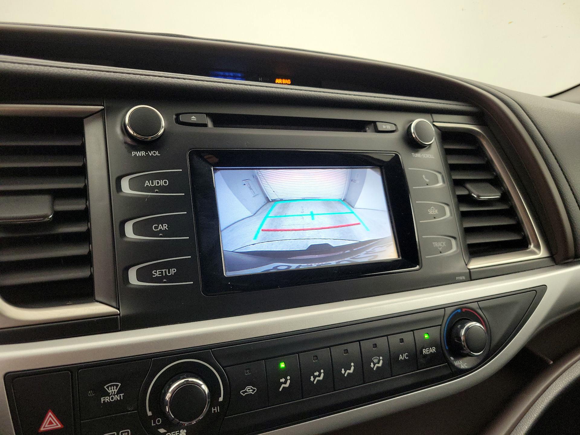 Thumbnail: 2019 Toyota Highlander - 14