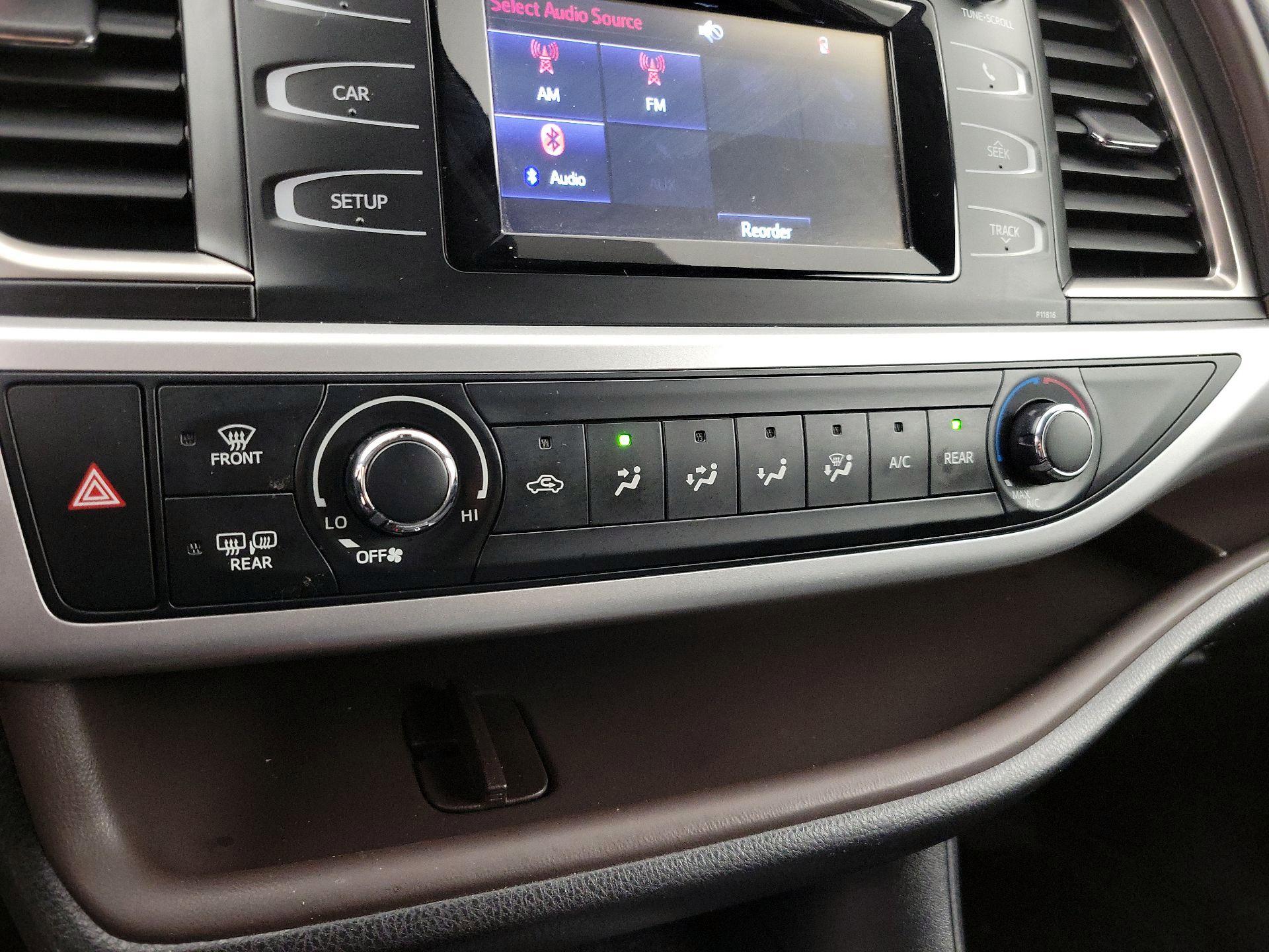 Thumbnail: 2019 Toyota Highlander - 16