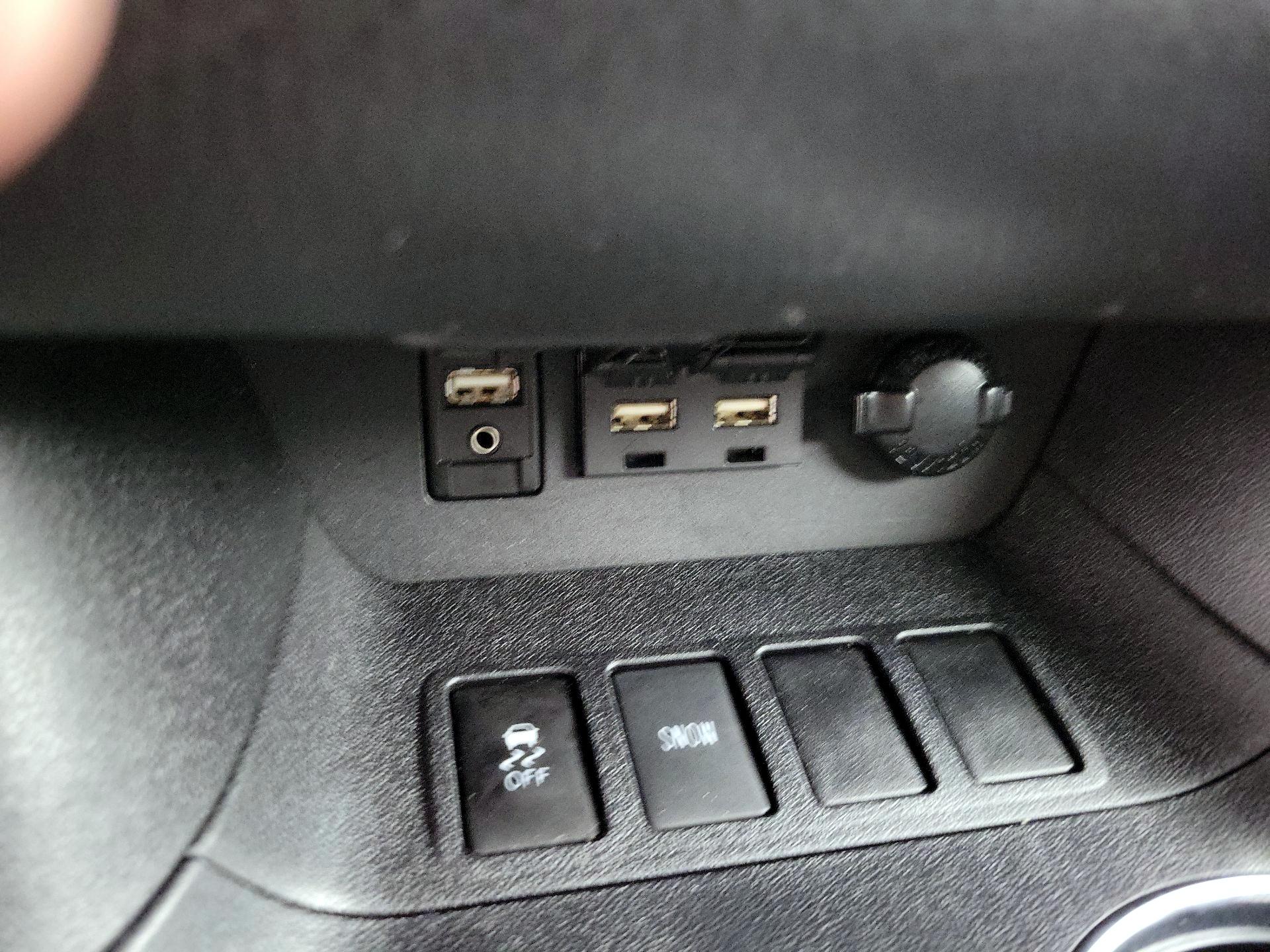 Thumbnail: 2019 Toyota Highlander - 18