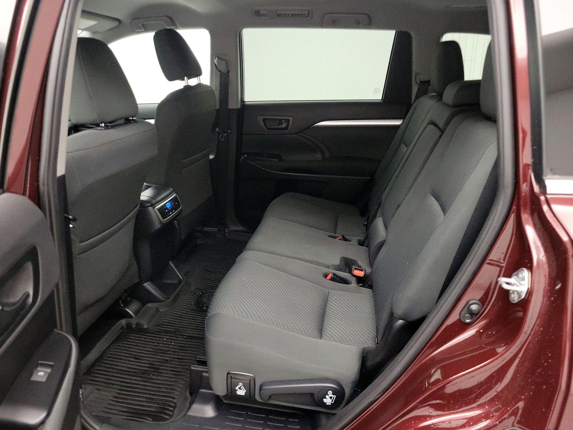 Thumbnail: 2019 Toyota Highlander - 19