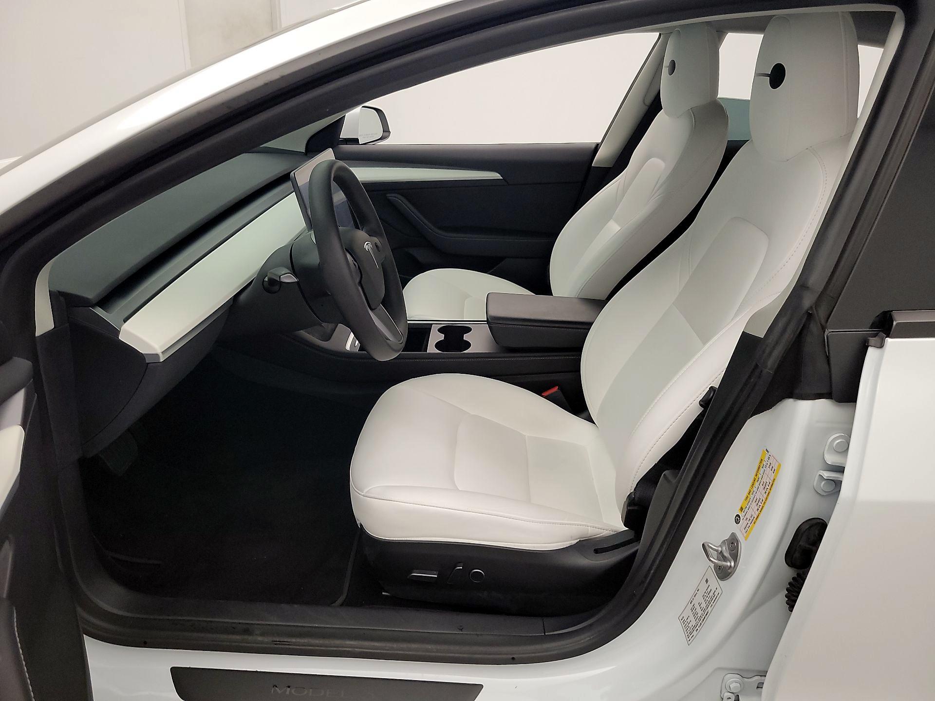 Thumbnail: 2022 Tesla Model 3 - 11