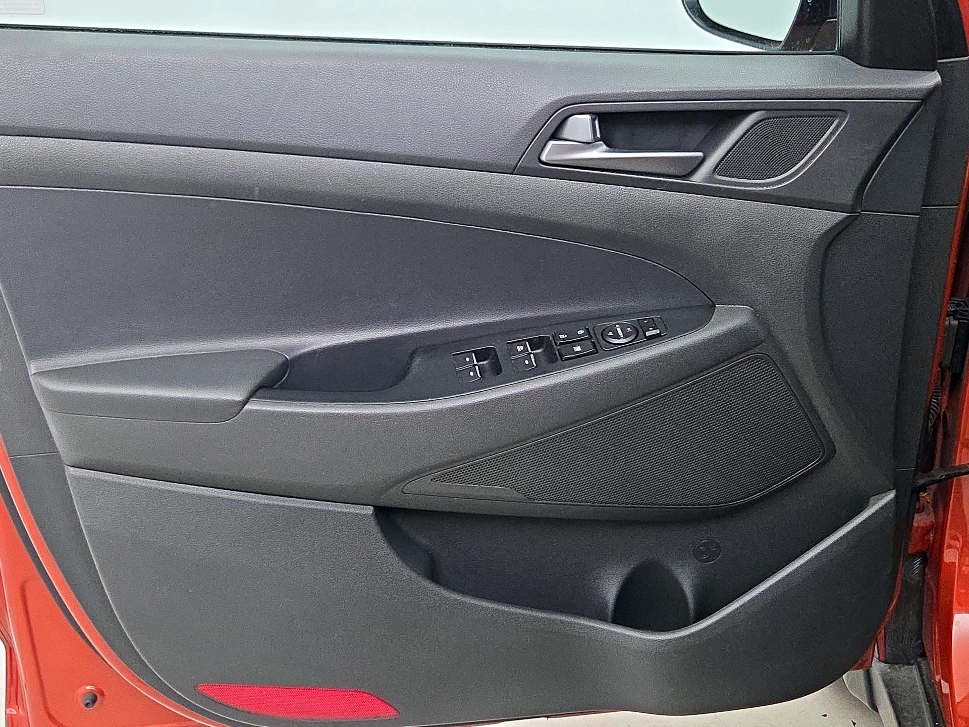 Thumbnail: 2016 Hyundai Tucson - 12