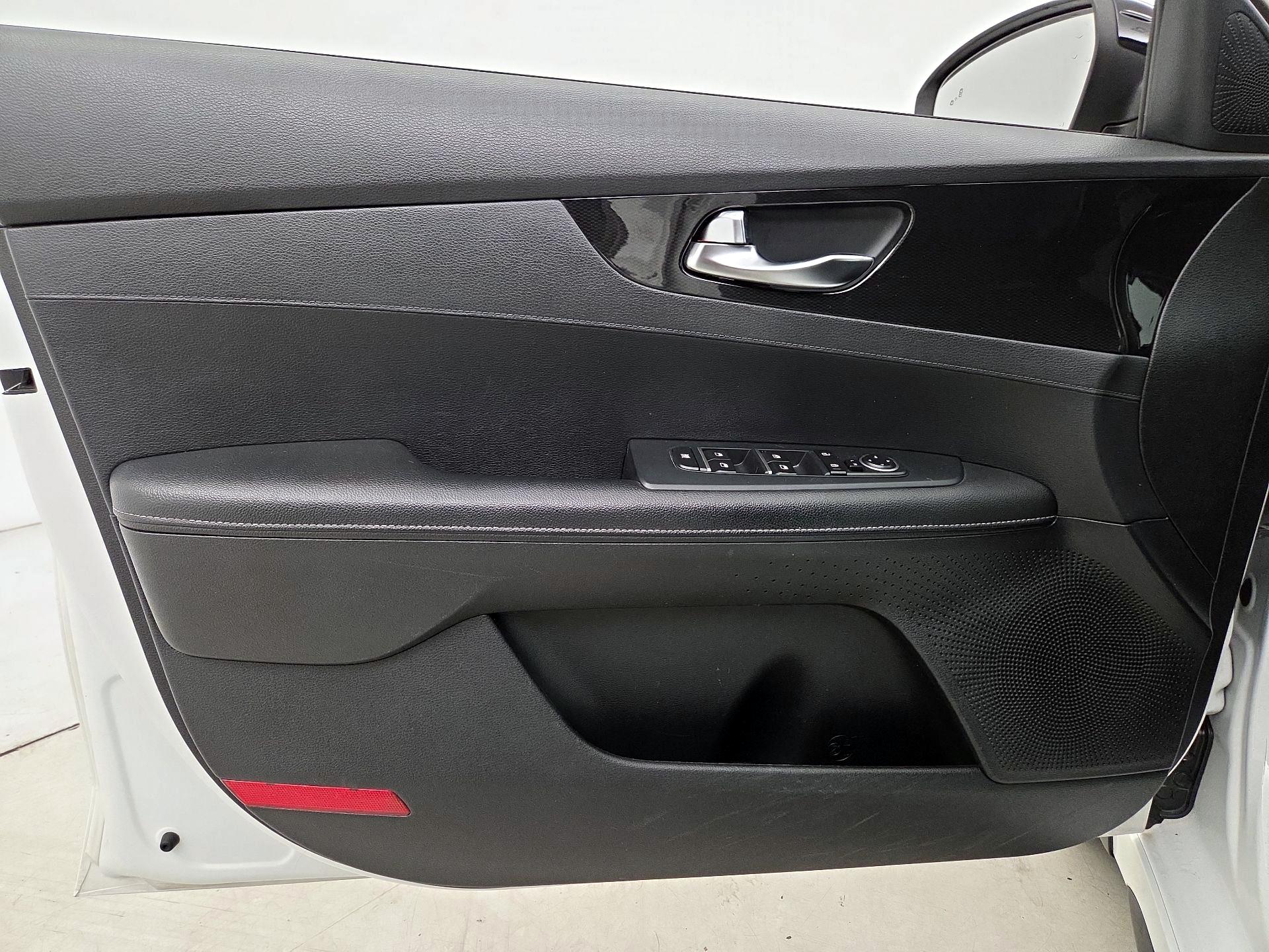 Thumbnail: 2020 Kia Forte - 12