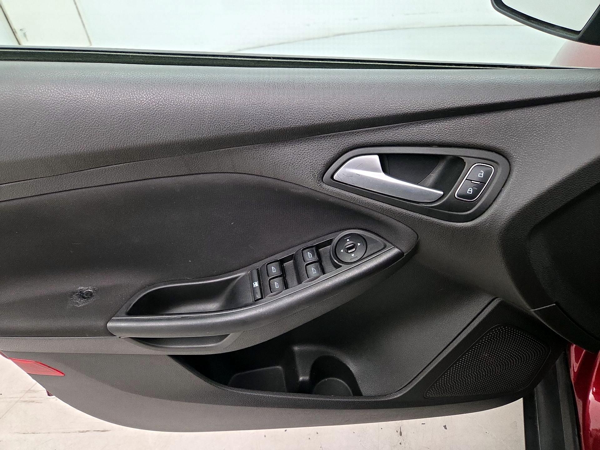 Thumbnail: 2017 Ford Focus - 12