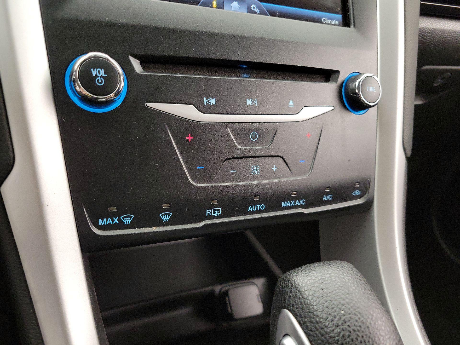 Thumbnail: 2014 Ford Fusion - 16