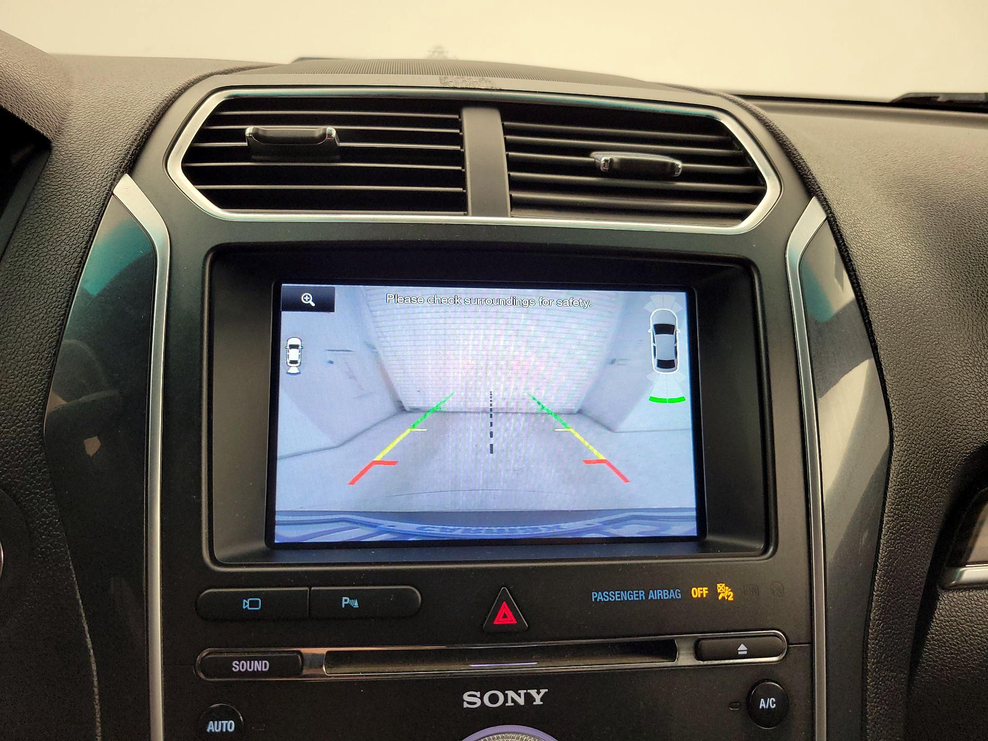 Thumbnail: 2016 Ford Explorer - 15