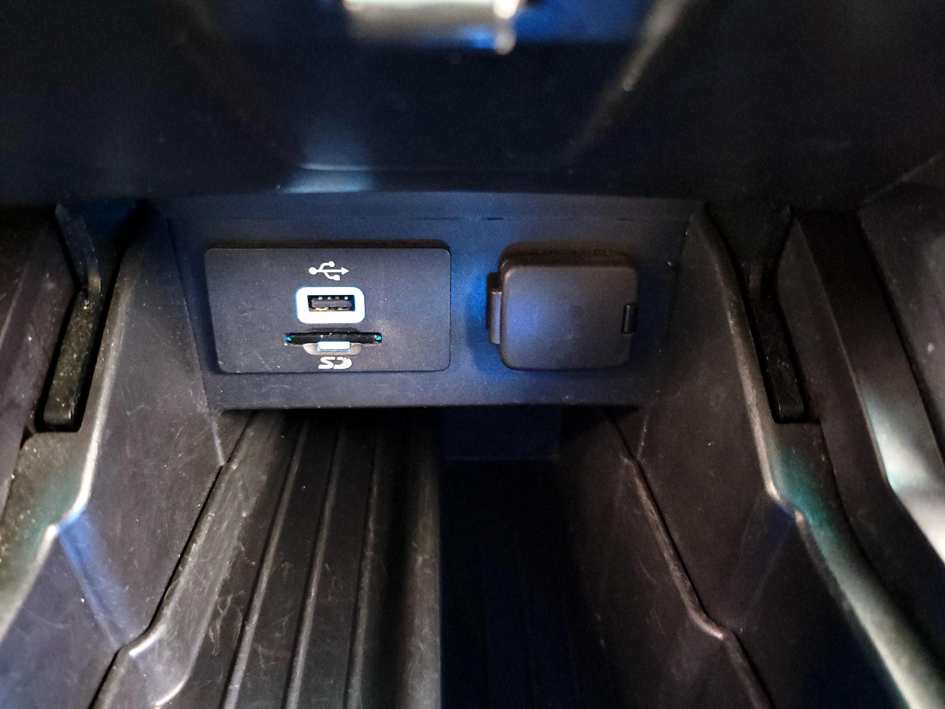 Thumbnail: 2016 Ford Explorer - 19