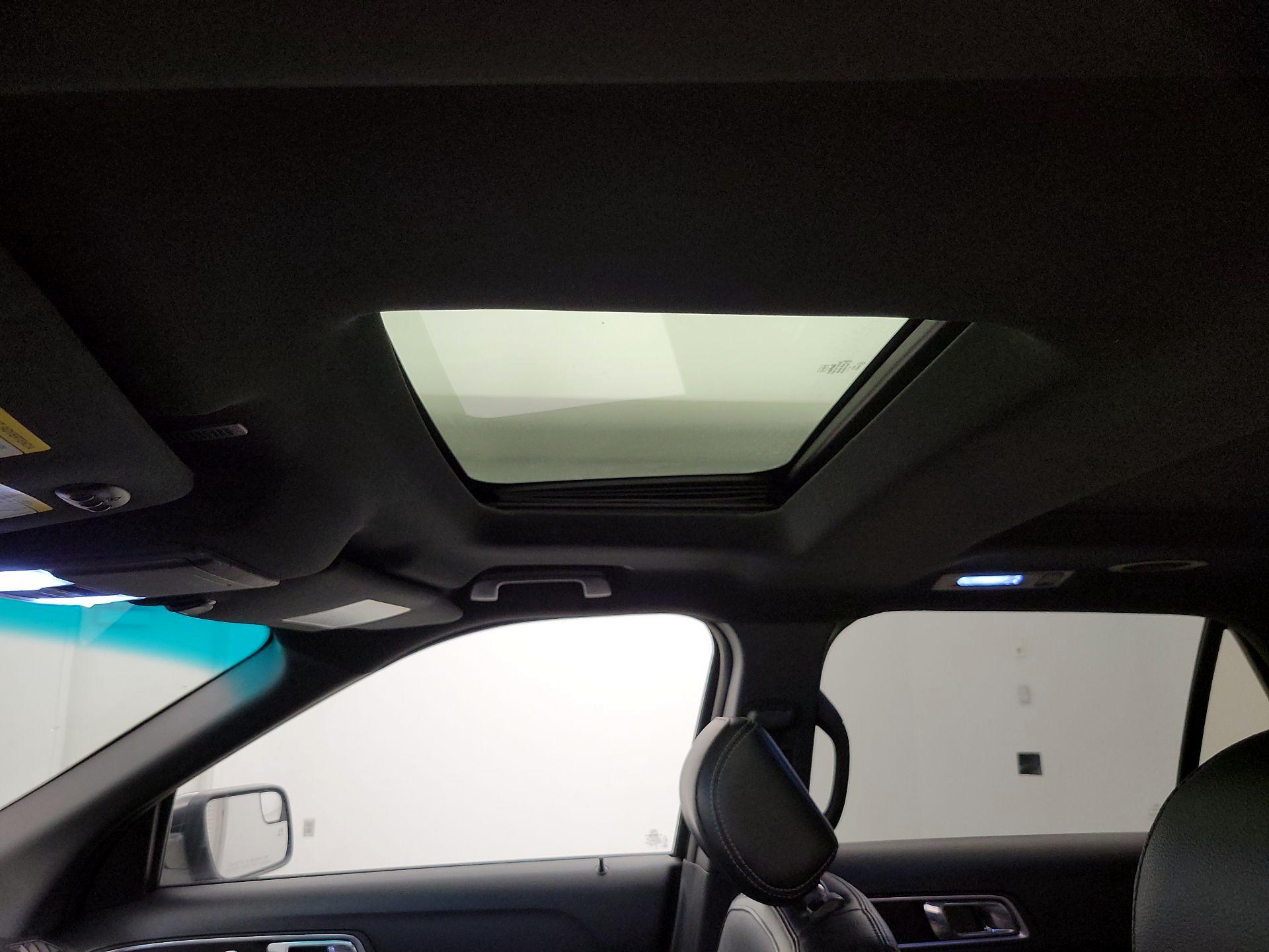 Thumbnail: 2016 Ford Explorer - 20