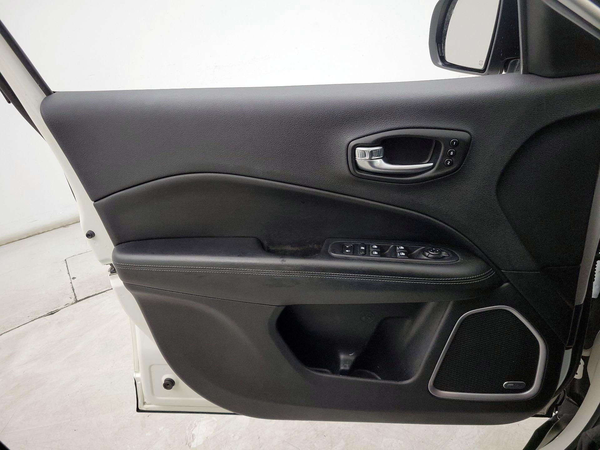 Thumbnail: 2020 Jeep Compass - 12