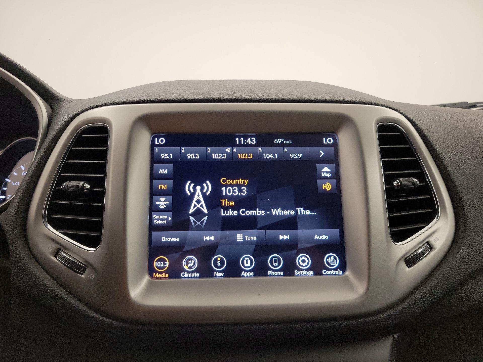 Thumbnail: 2020 Jeep Compass - 16