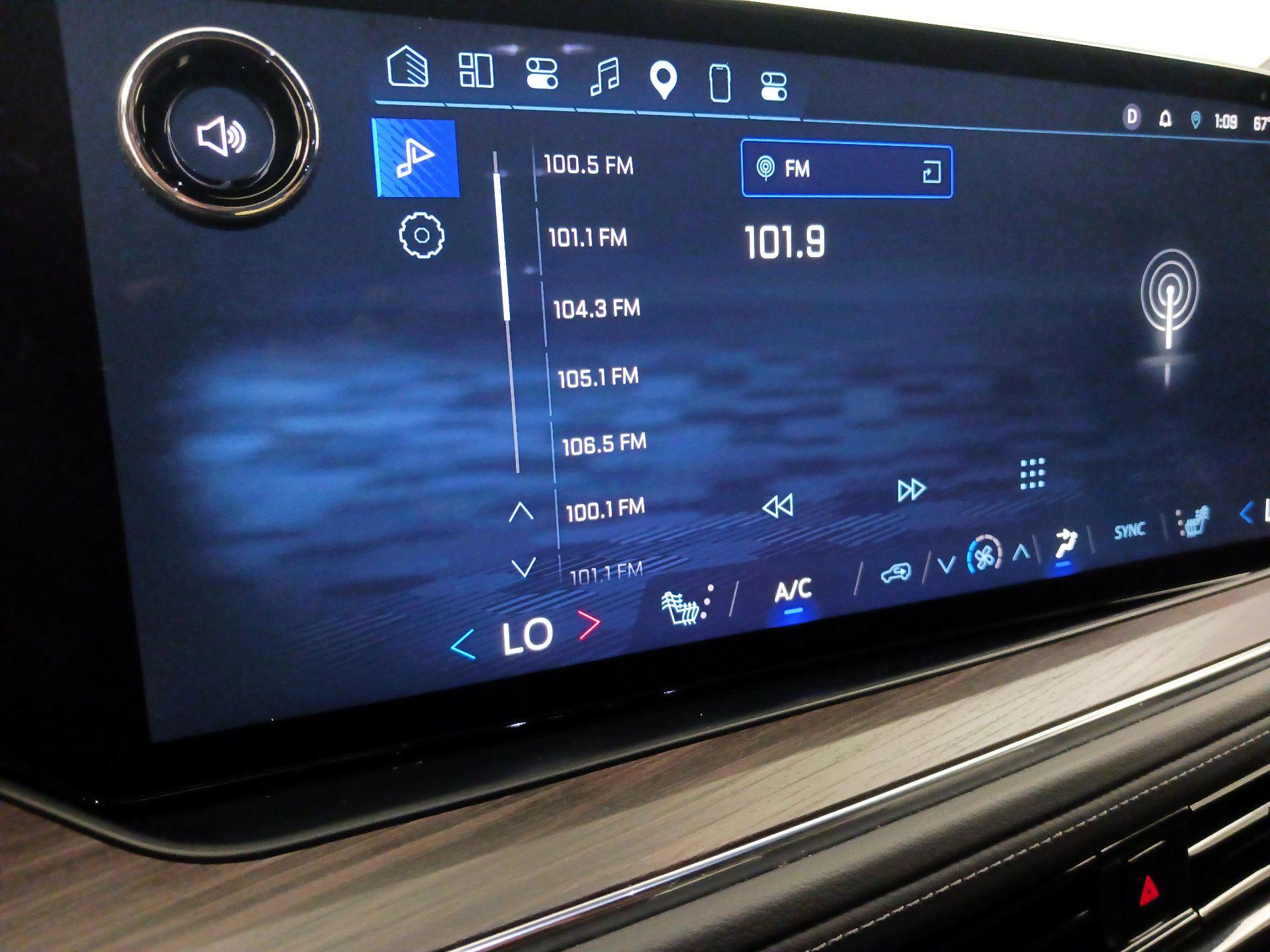 Thumbnail: 2025 Chevrolet Suburban - 16