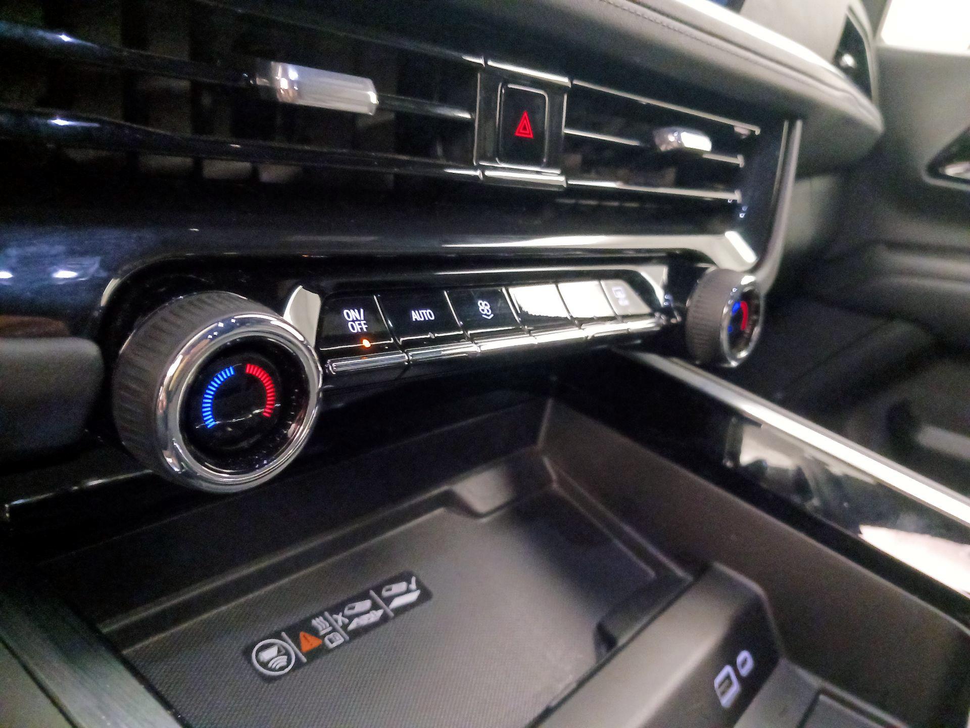 Thumbnail: 2025 Chevrolet Suburban - 17