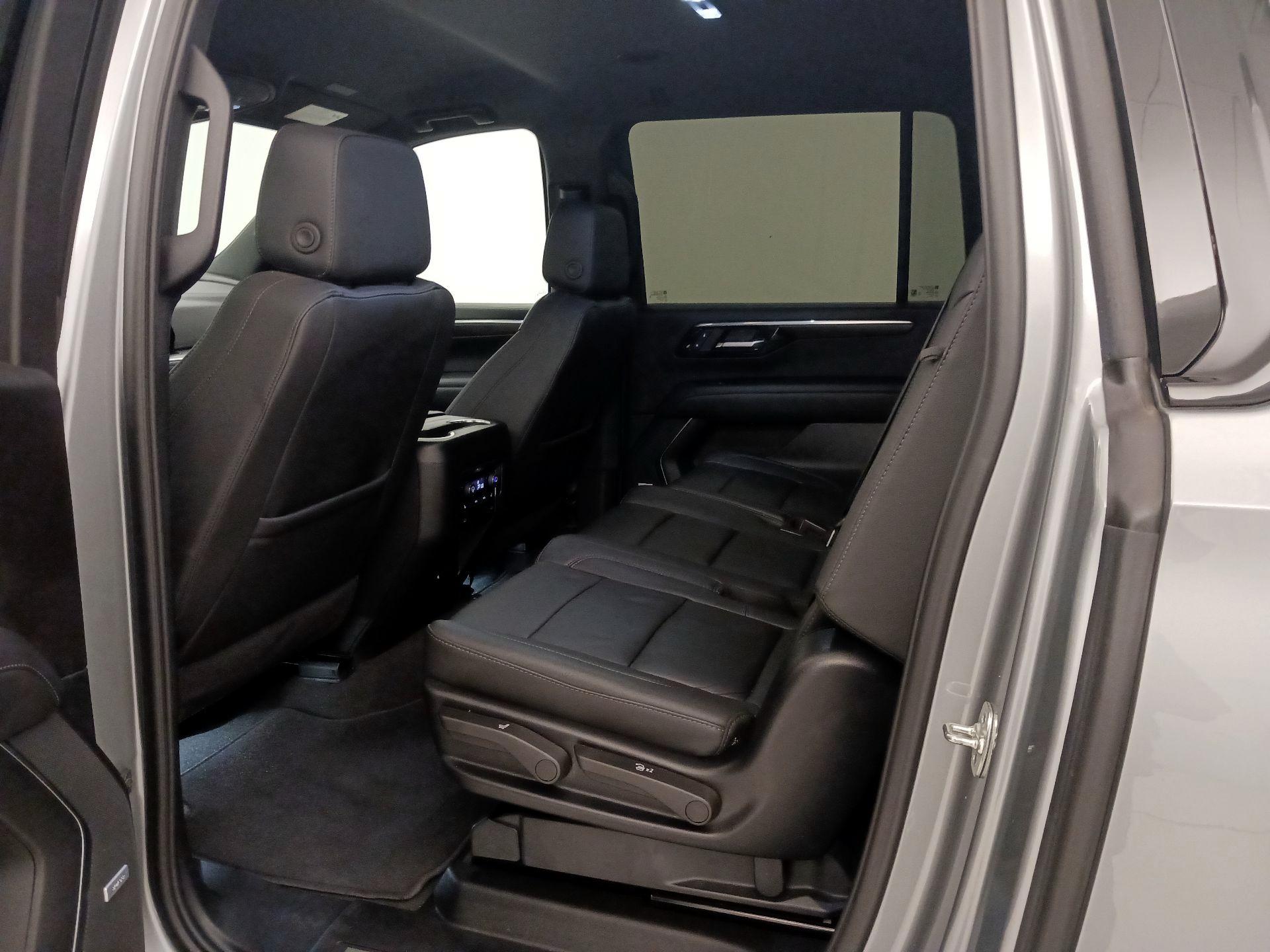 Thumbnail: 2025 Chevrolet Suburban - 20