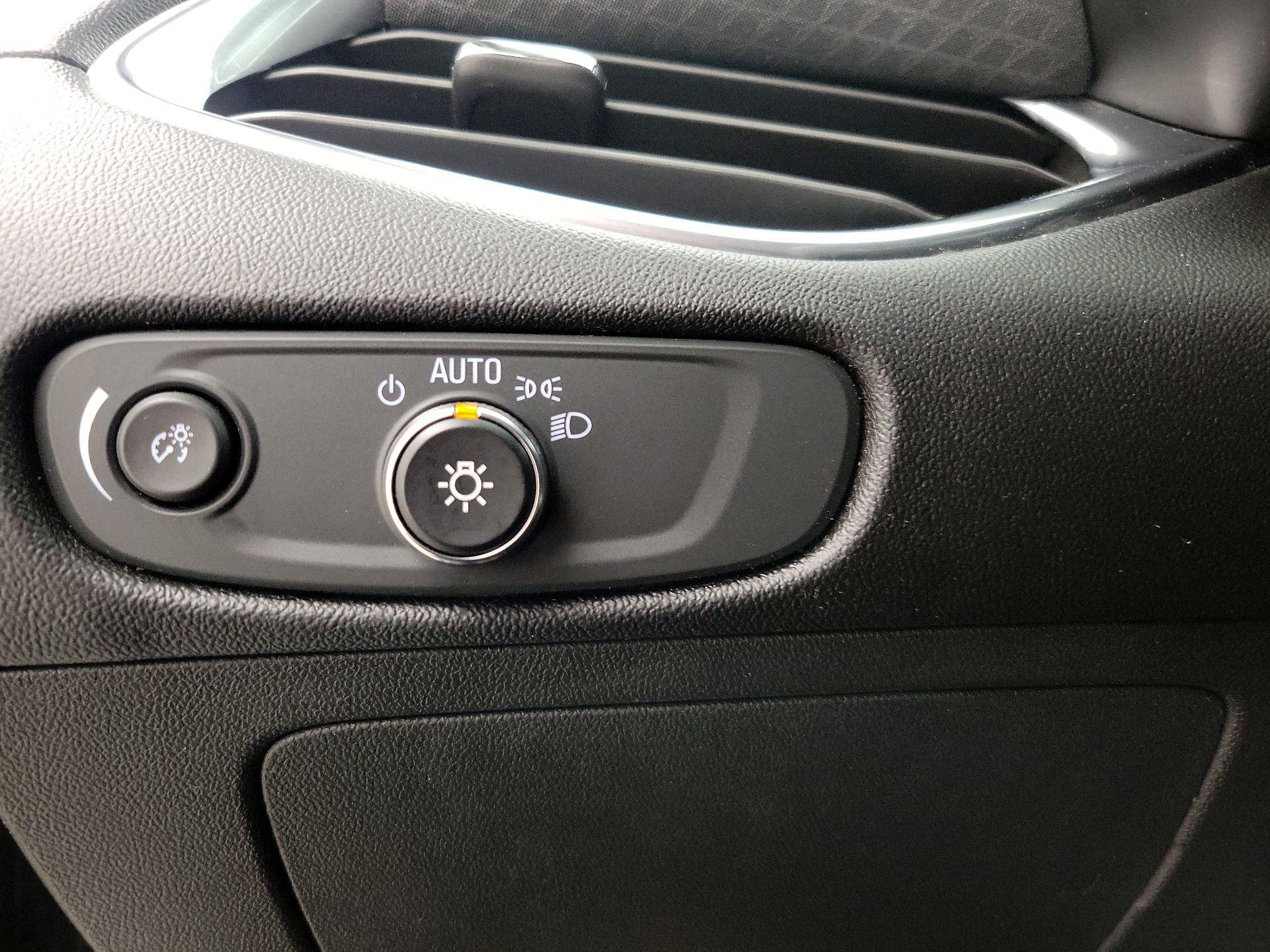 Thumbnail: 2019 Chevrolet Malibu - 13