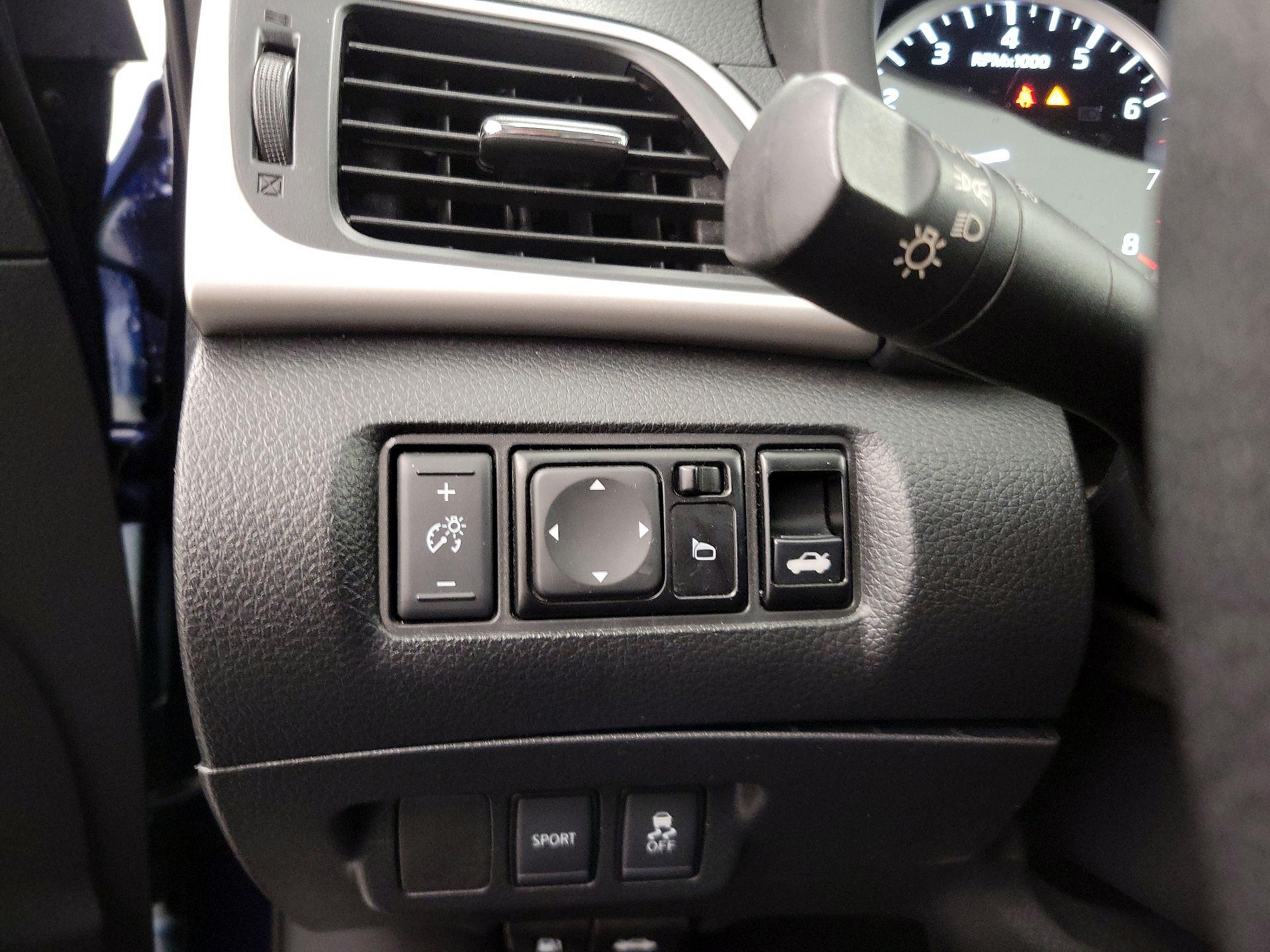 Thumbnail: 2019 Nissan Sentra - 13