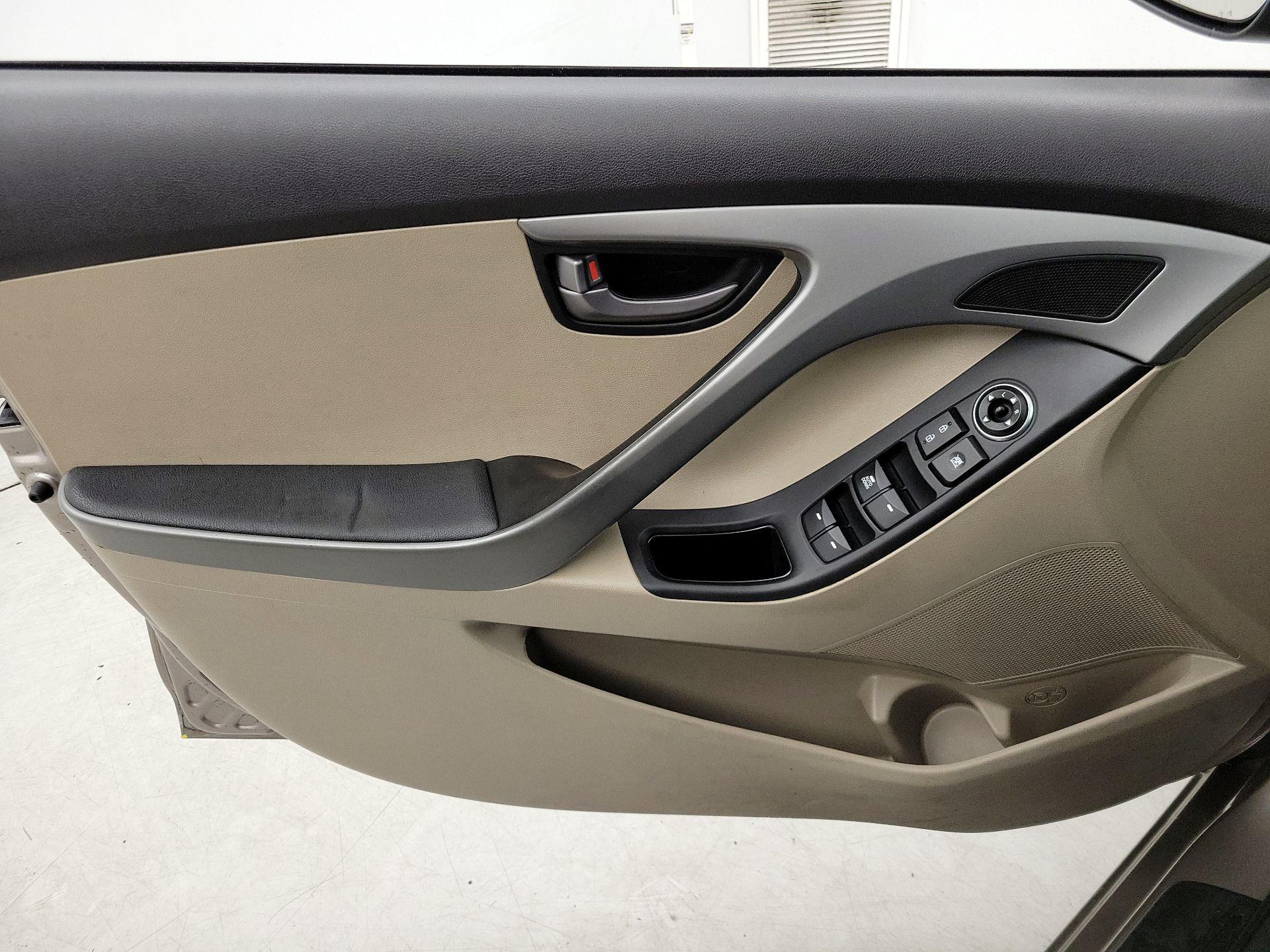 Thumbnail: 2014 Hyundai Elantra - 12