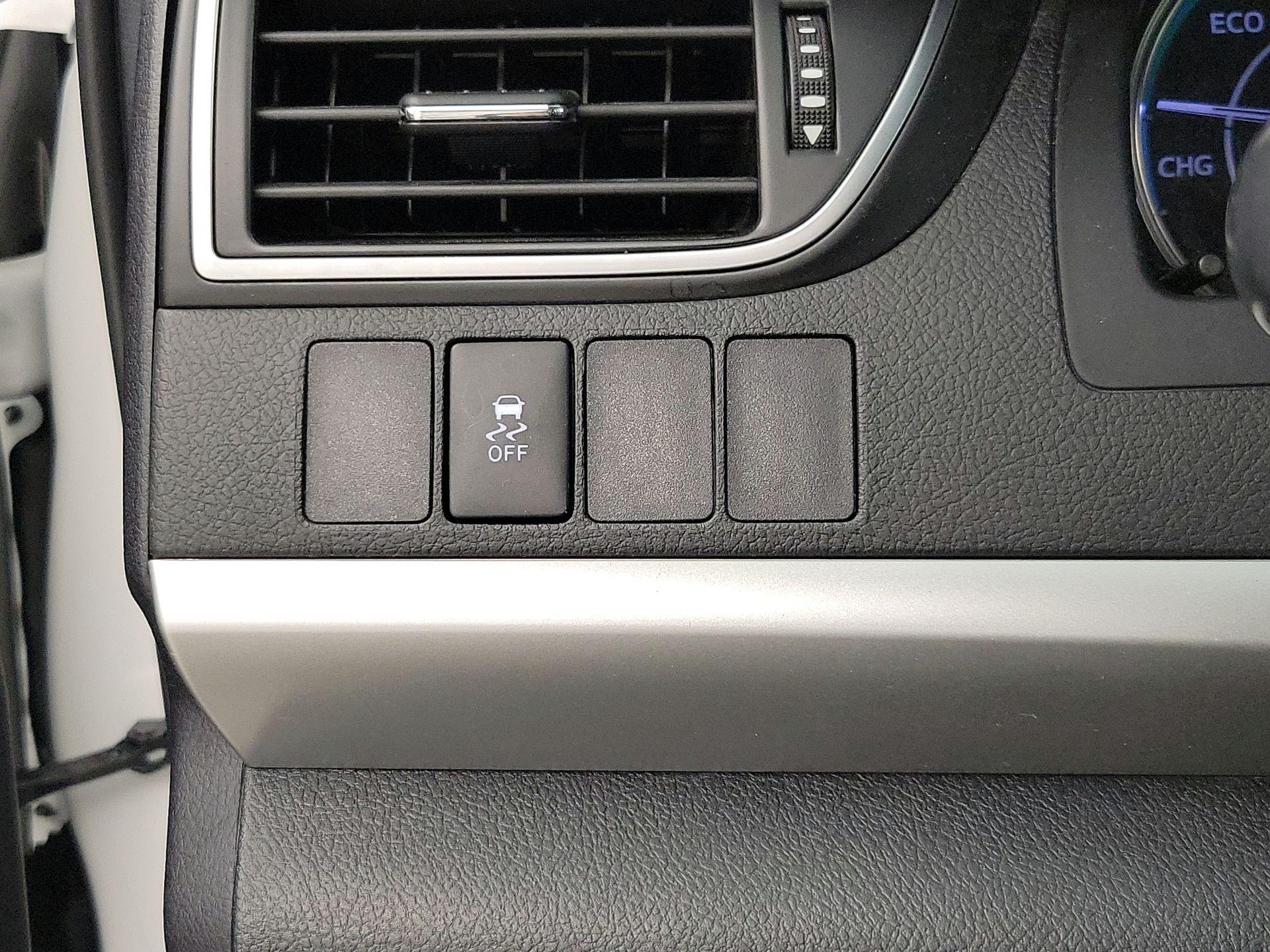 Thumbnail: 2015 Toyota Camry - 13