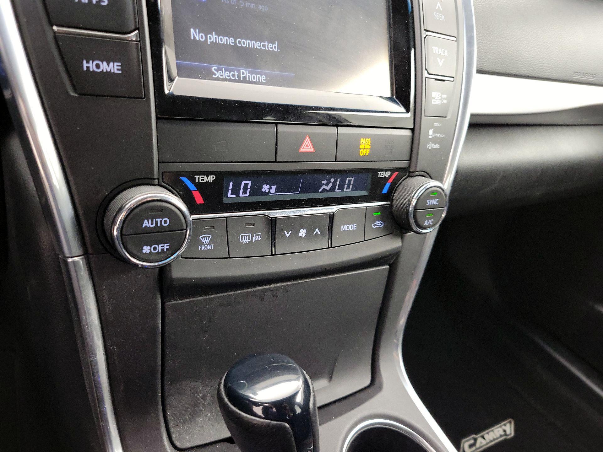 Thumbnail: 2015 Toyota Camry - 16