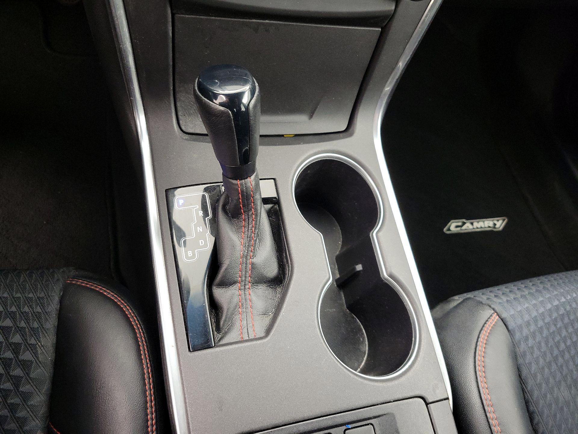 Thumbnail: 2015 Toyota Camry - 17