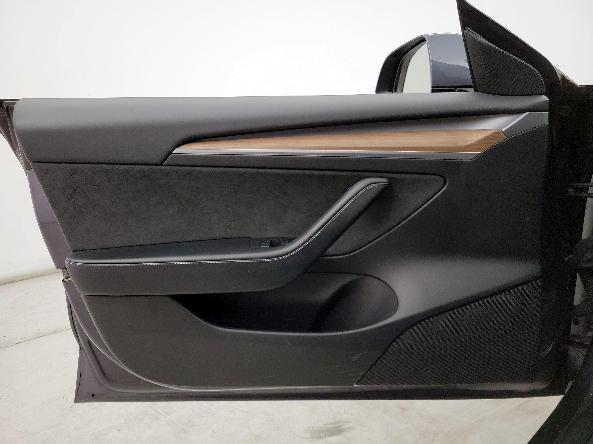 Thumbnail: 2023 Tesla Model 3 - 12