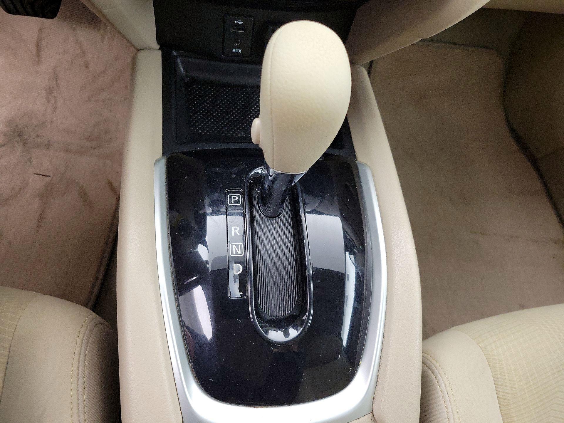 Thumbnail: 2015 Nissan Rogue - 17