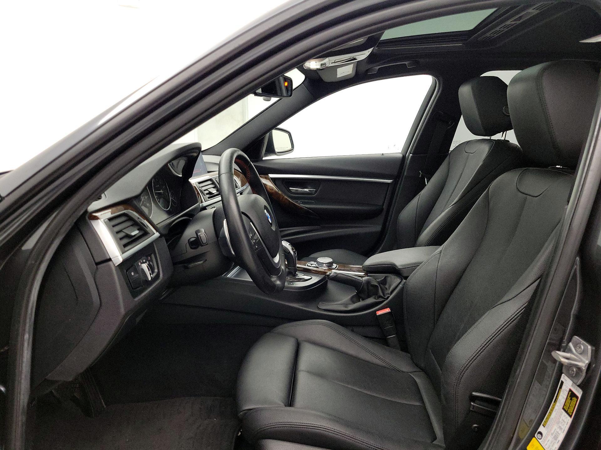 Thumbnail: 2016 BMW 3 Series - 11