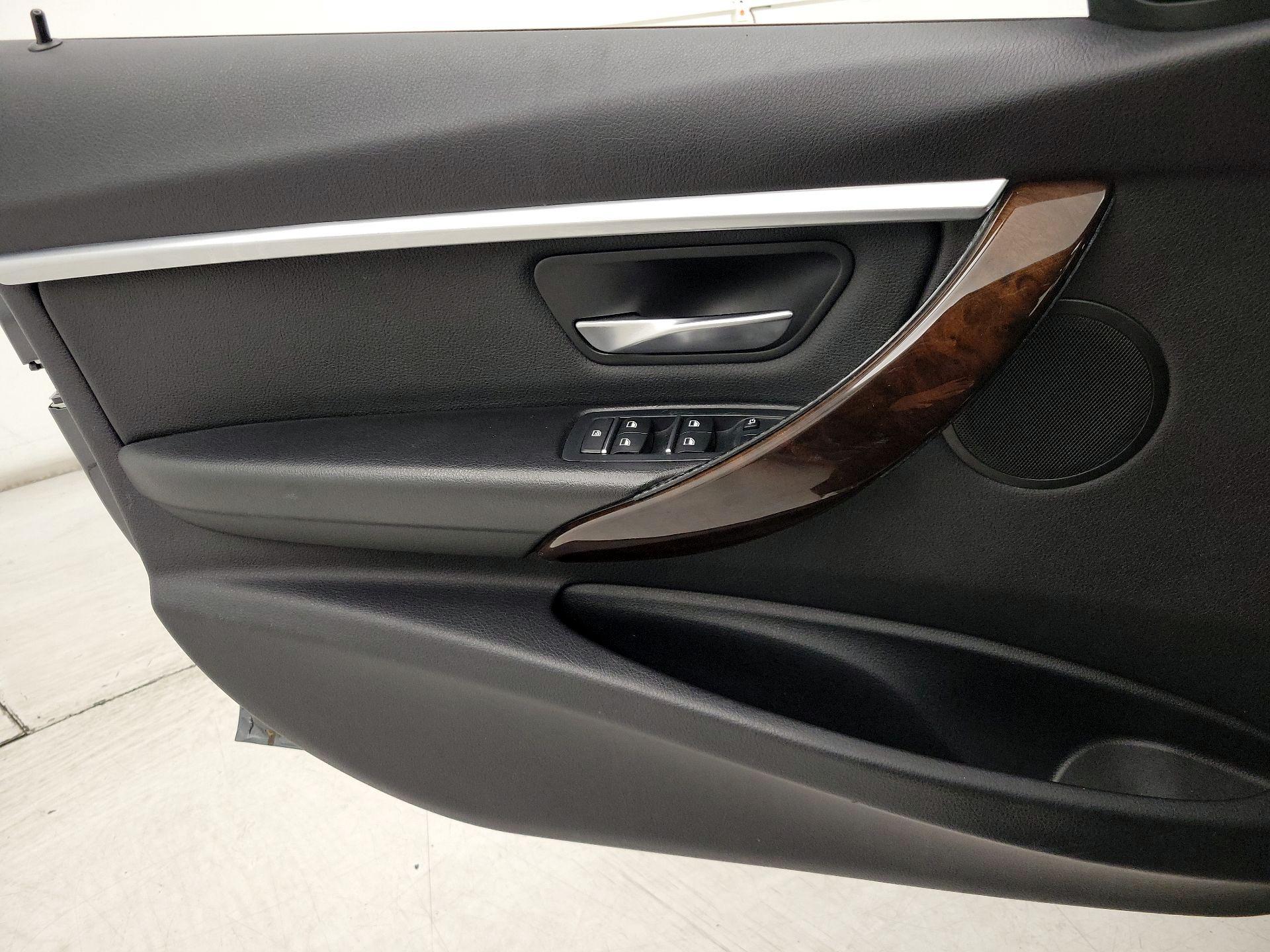 Thumbnail: 2016 BMW 3 Series - 12