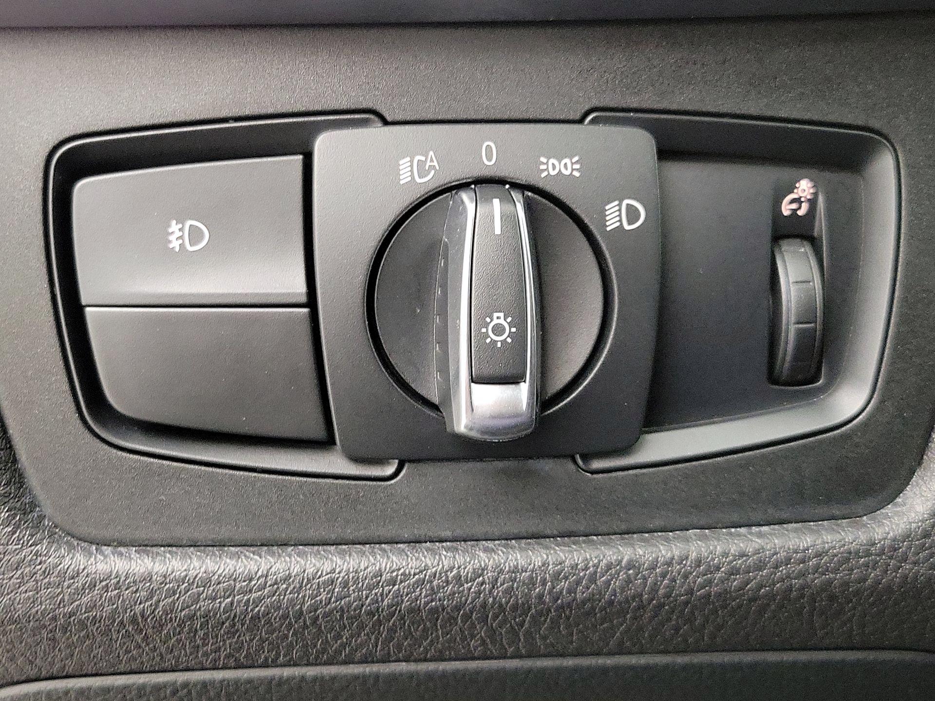 Thumbnail: 2016 BMW 3 Series - 13