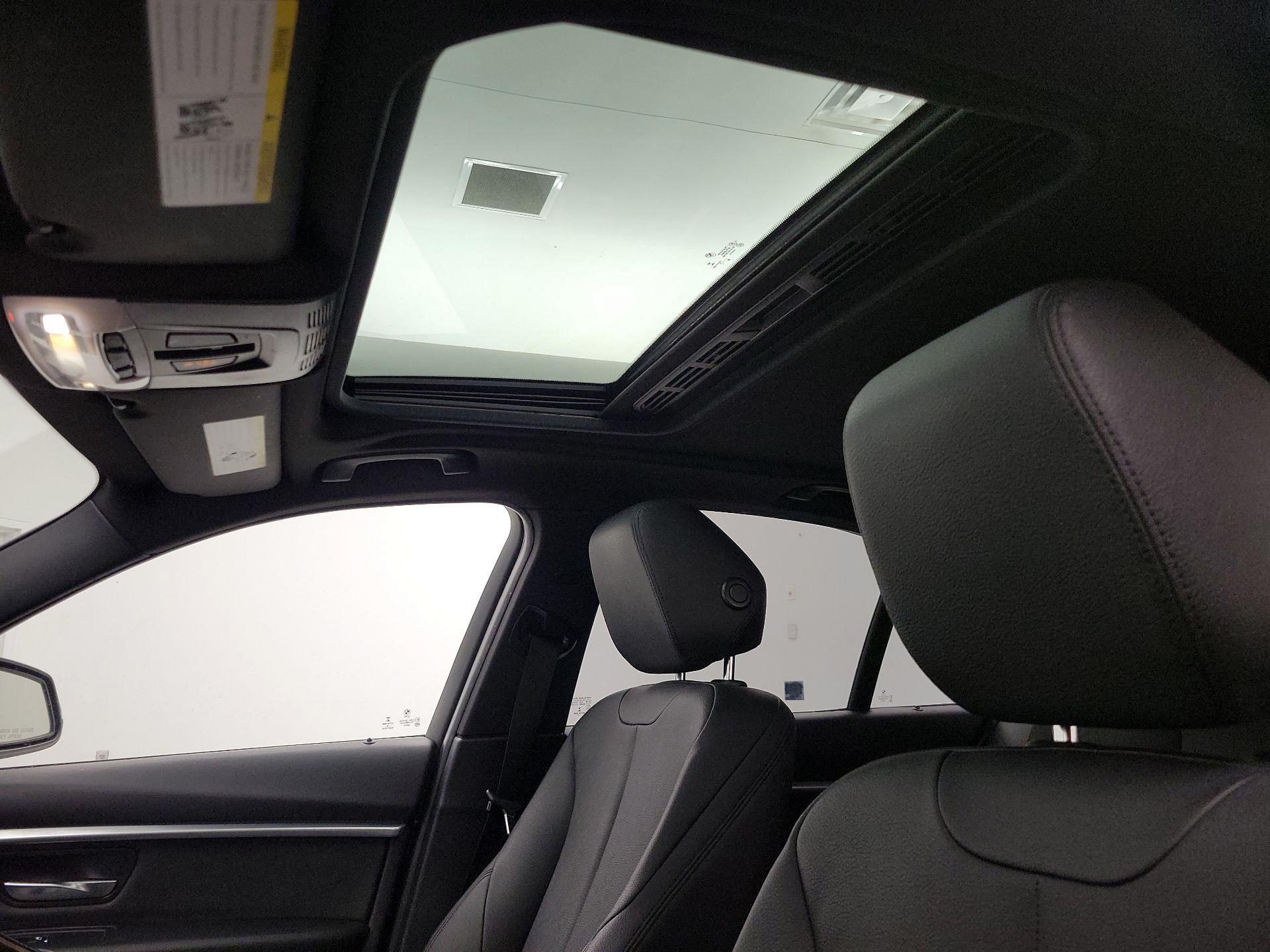 Thumbnail: 2016 BMW 3 Series - 19