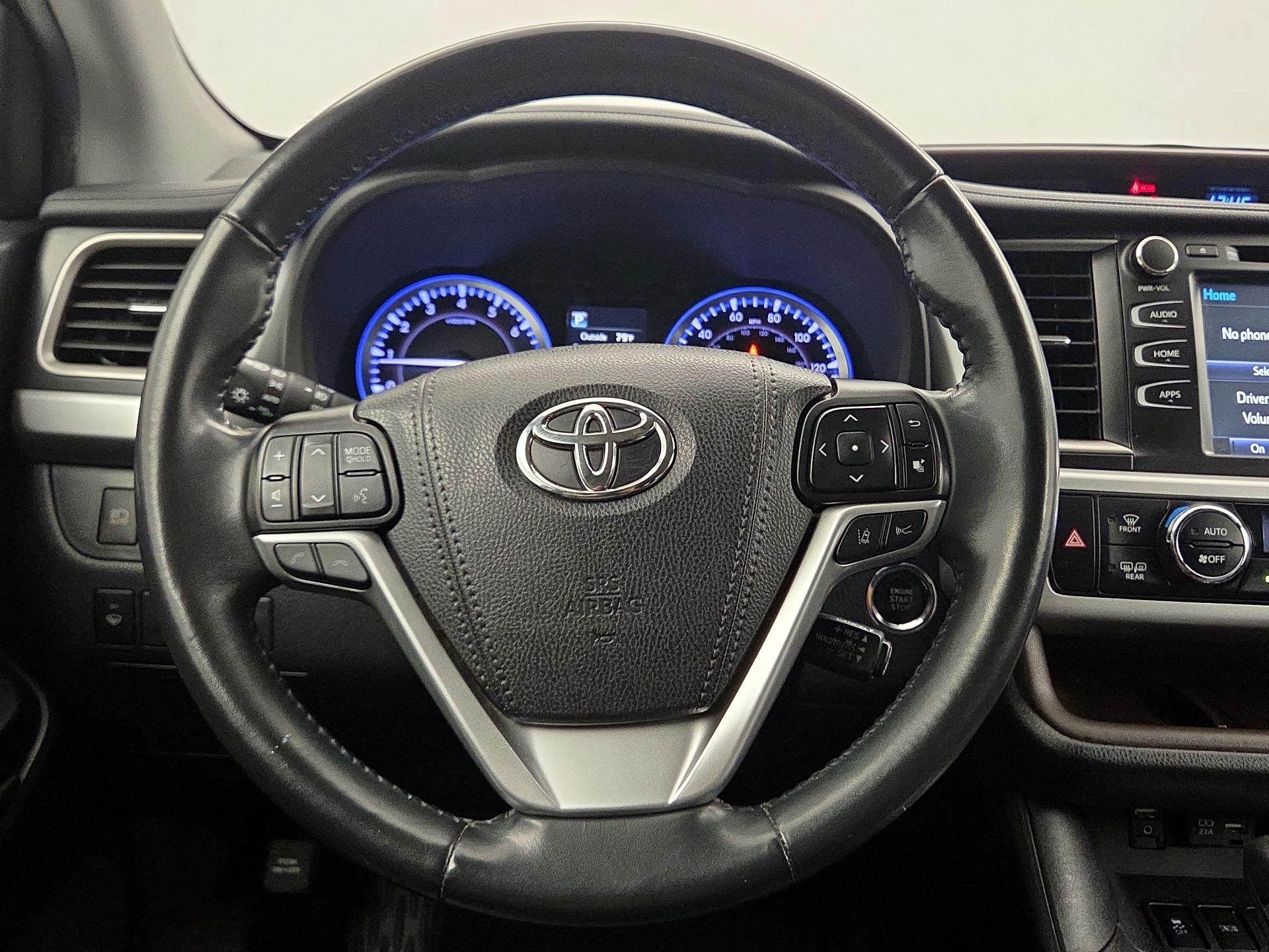 Thumbnail: 2019 Toyota Highlander - 10