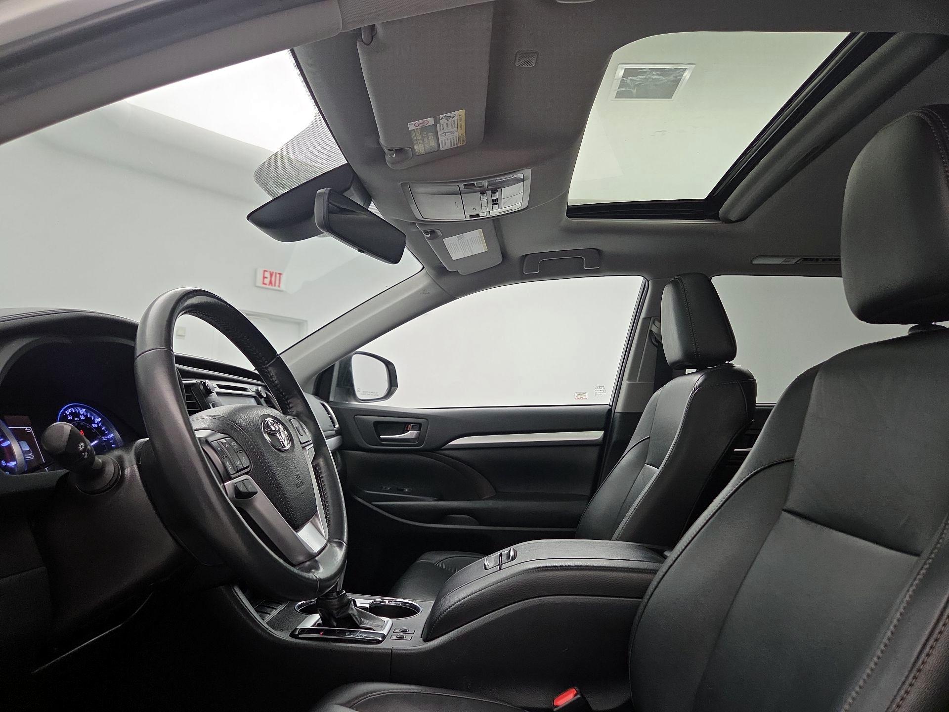 Thumbnail: 2019 Toyota Highlander - 19